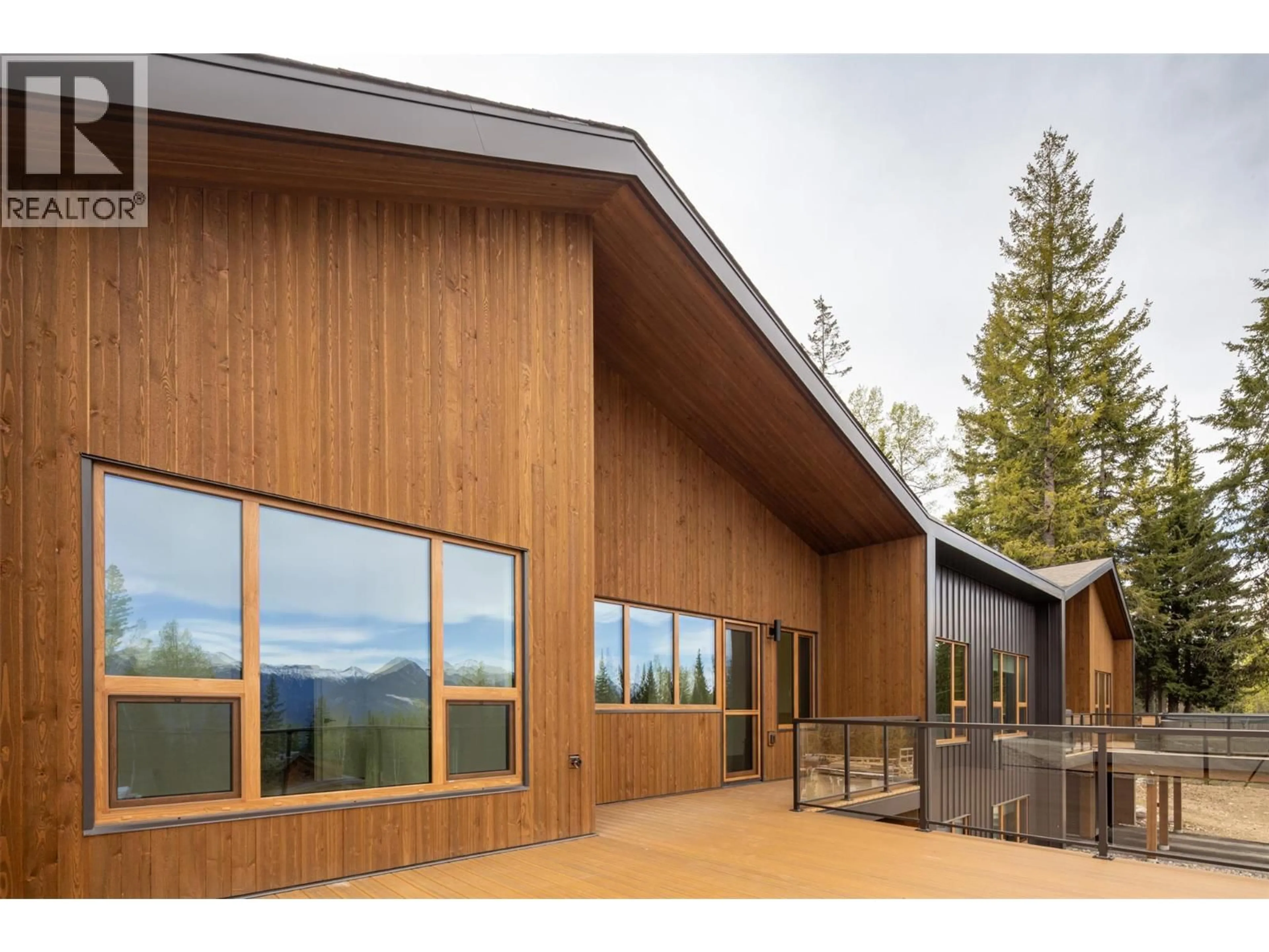 Indoor foyer for 1654 HOWSE PASS OTHER, Golden British Columbia V0A1H0