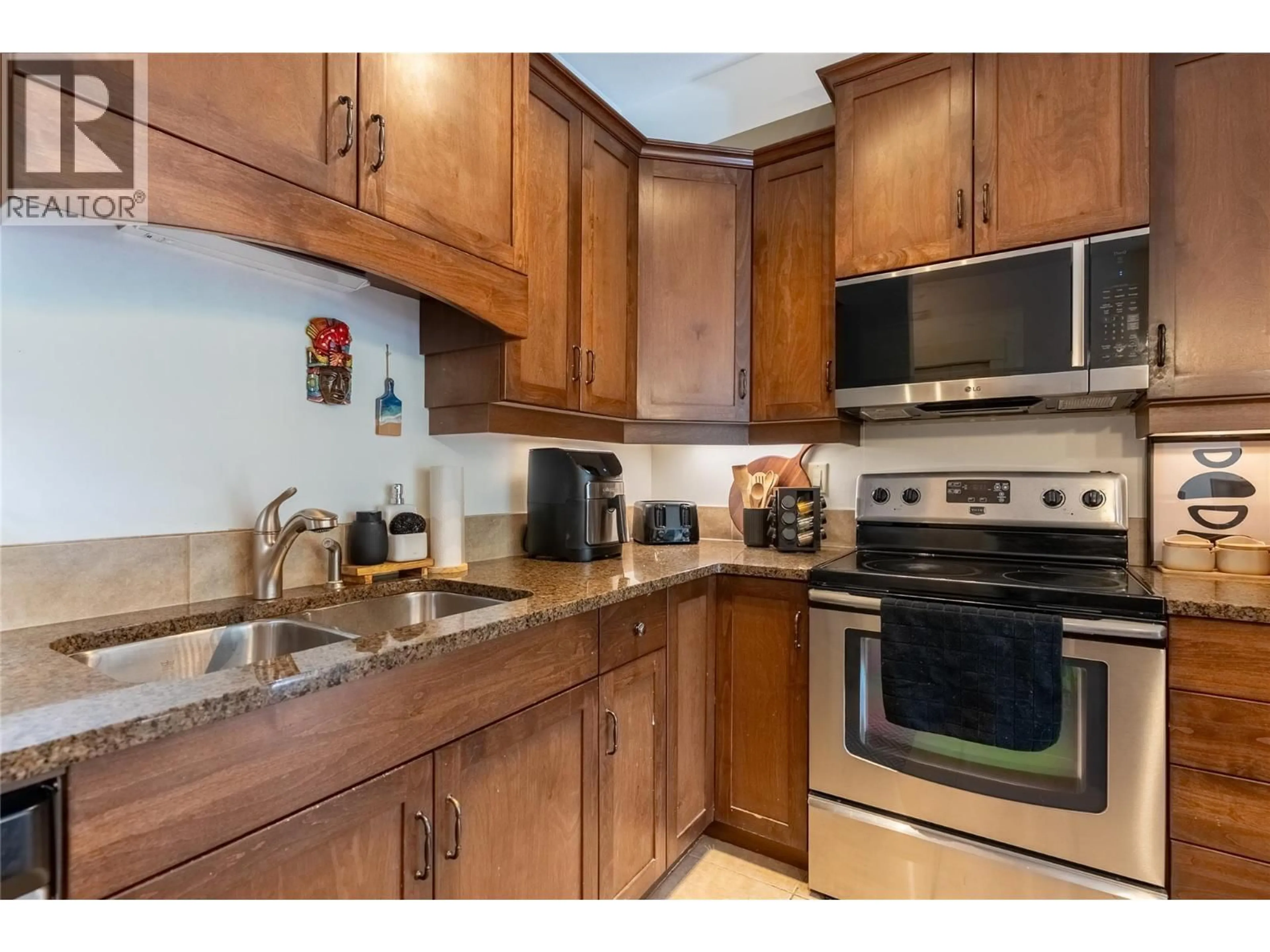 Standard kitchen, unknown for 304 - 795 MCGILL ROAD, Kamloops British Columbia V2C0B9