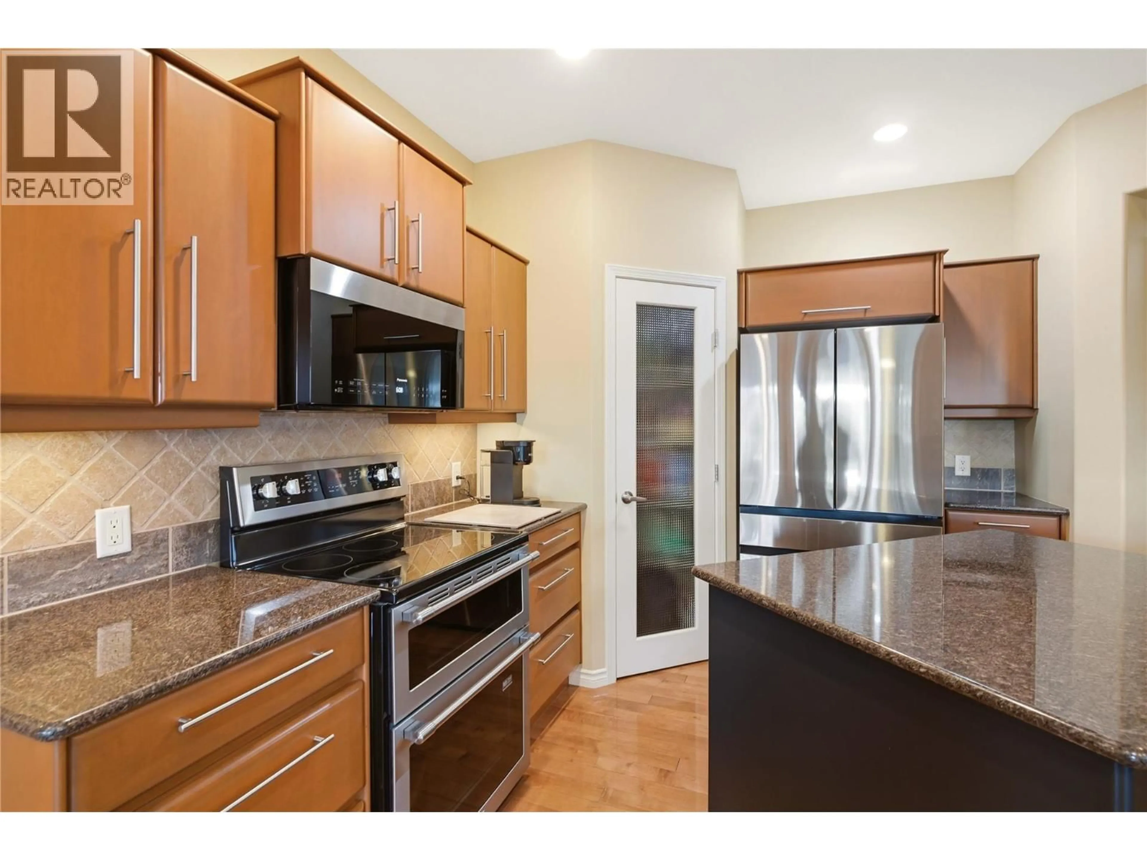 Standard kitchen, ceramic/tile floor for 20 - 2213 WADDINGTON COURT, Kelowna British Columbia V1V2M8
