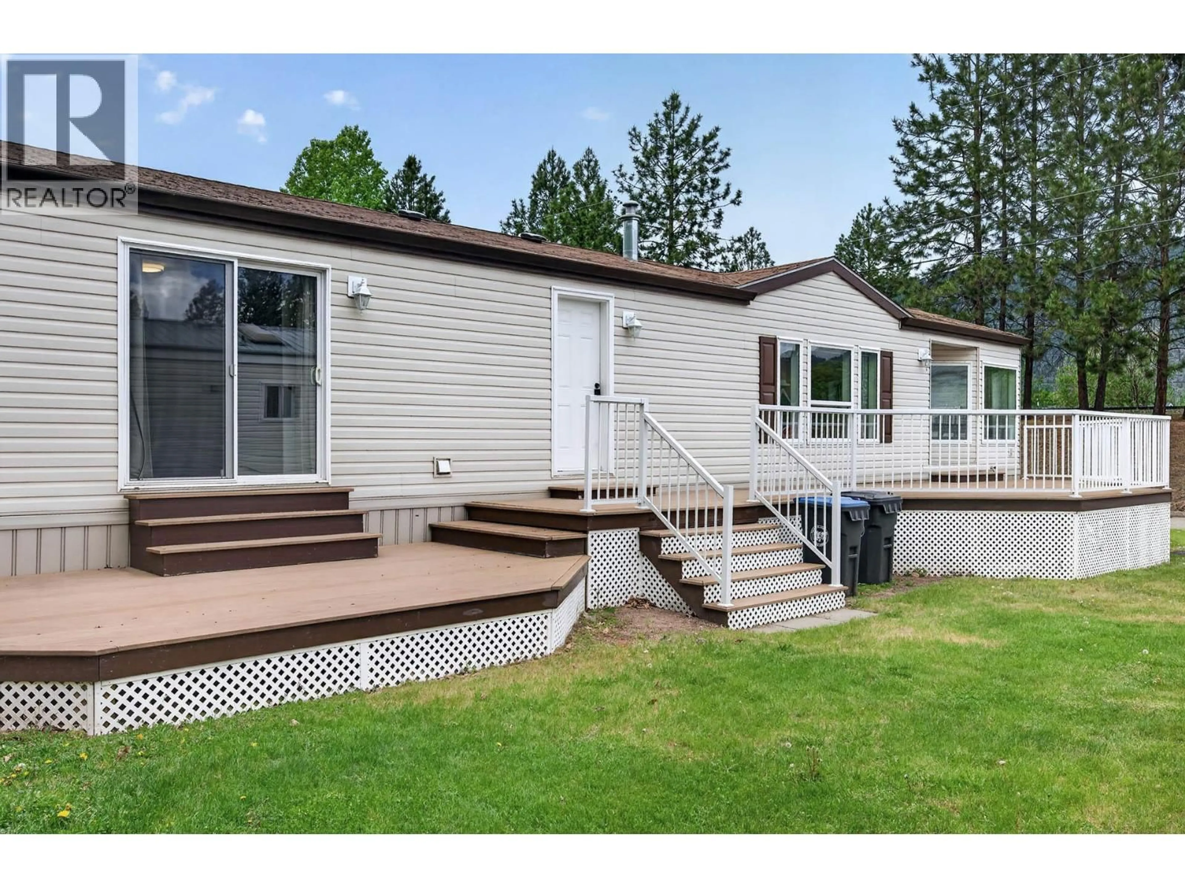 Home with vinyl exterior material, mountain view for 3 - 1250 HILLSIDE AVENUE, Chase British Columbia V0E1M0