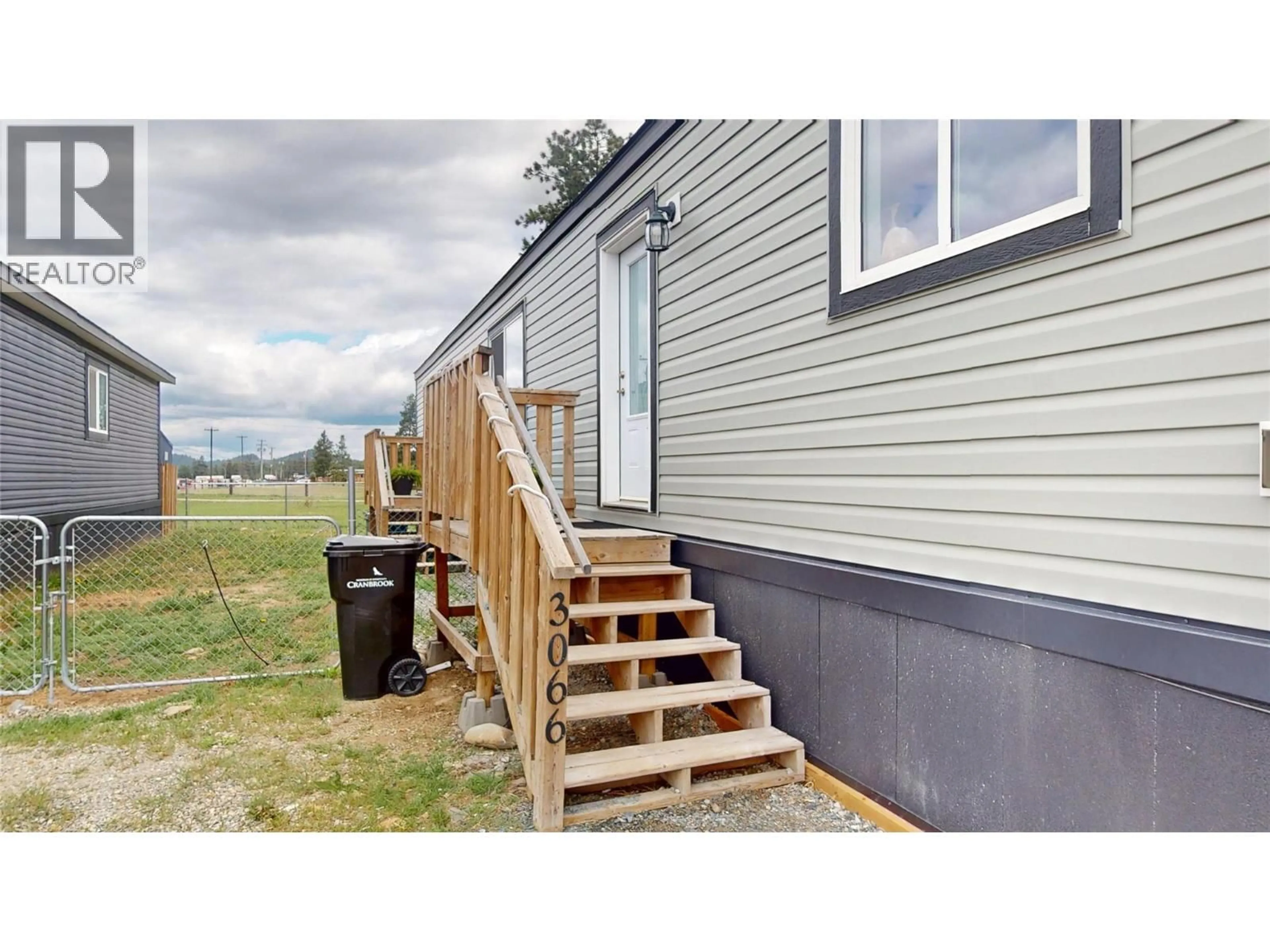 Home with vinyl exterior material, unknown for 3066 PINNACLE CRESCENT NORTH, Cranbrook British Columbia V1C0E5