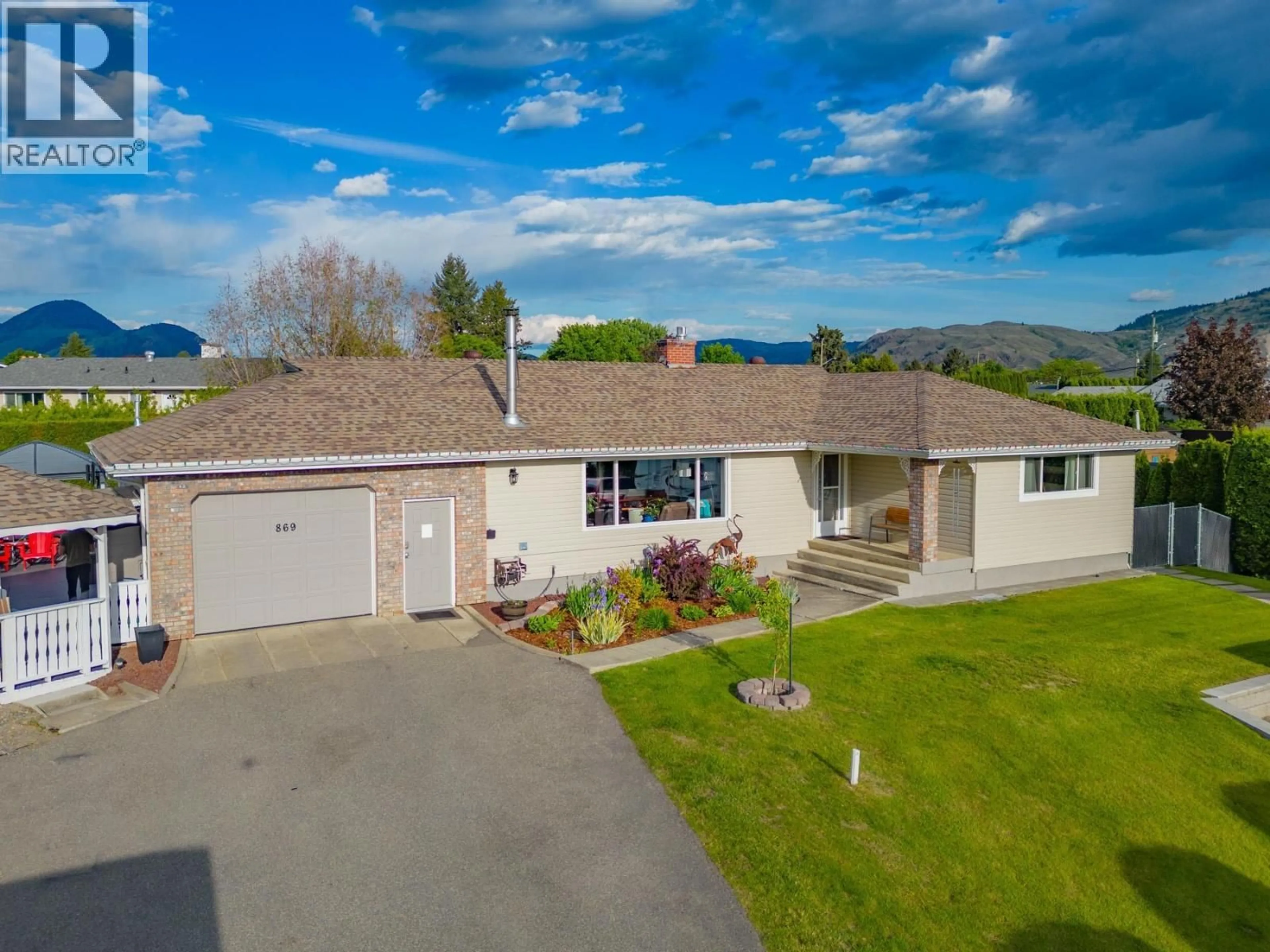 A pic from outside/outdoor area/front of a property/back of a property/a pic from drone, water/lake/river/ocean view for 869 SCHREINER STREET, Kamloops British Columbia V2B5V6
