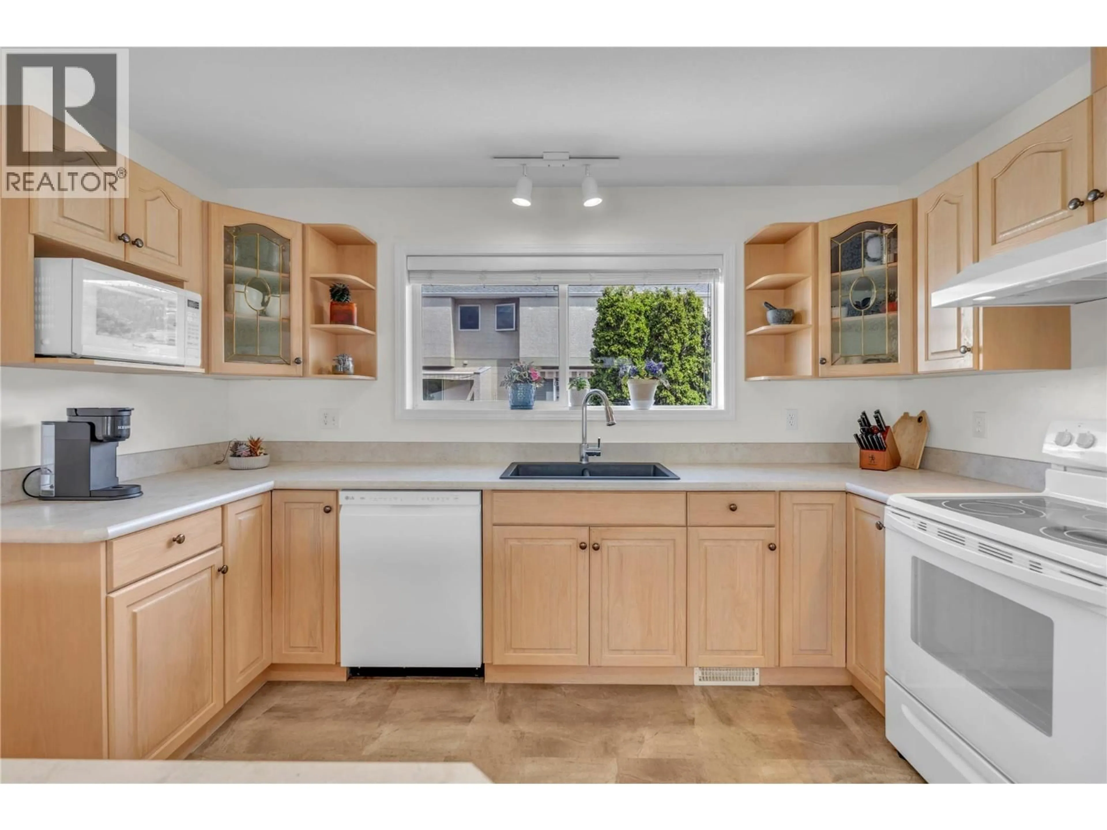 Standard kitchen, ceramic/tile floor for 103 - 166 GREEN AVENUE WEST, Penticton British Columbia V2A3T1