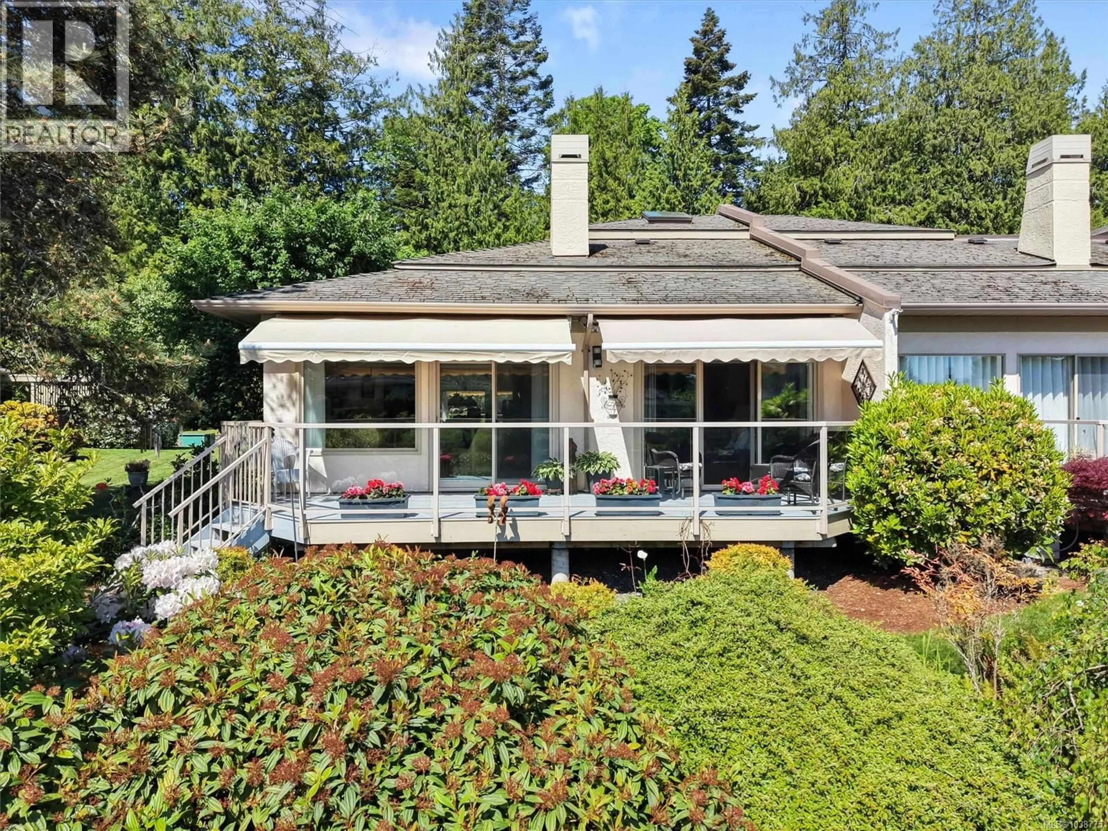 Unknown for 8 - 4701 LOCHSIDE DRIVE, Saanich British Columbia V8Y3E2