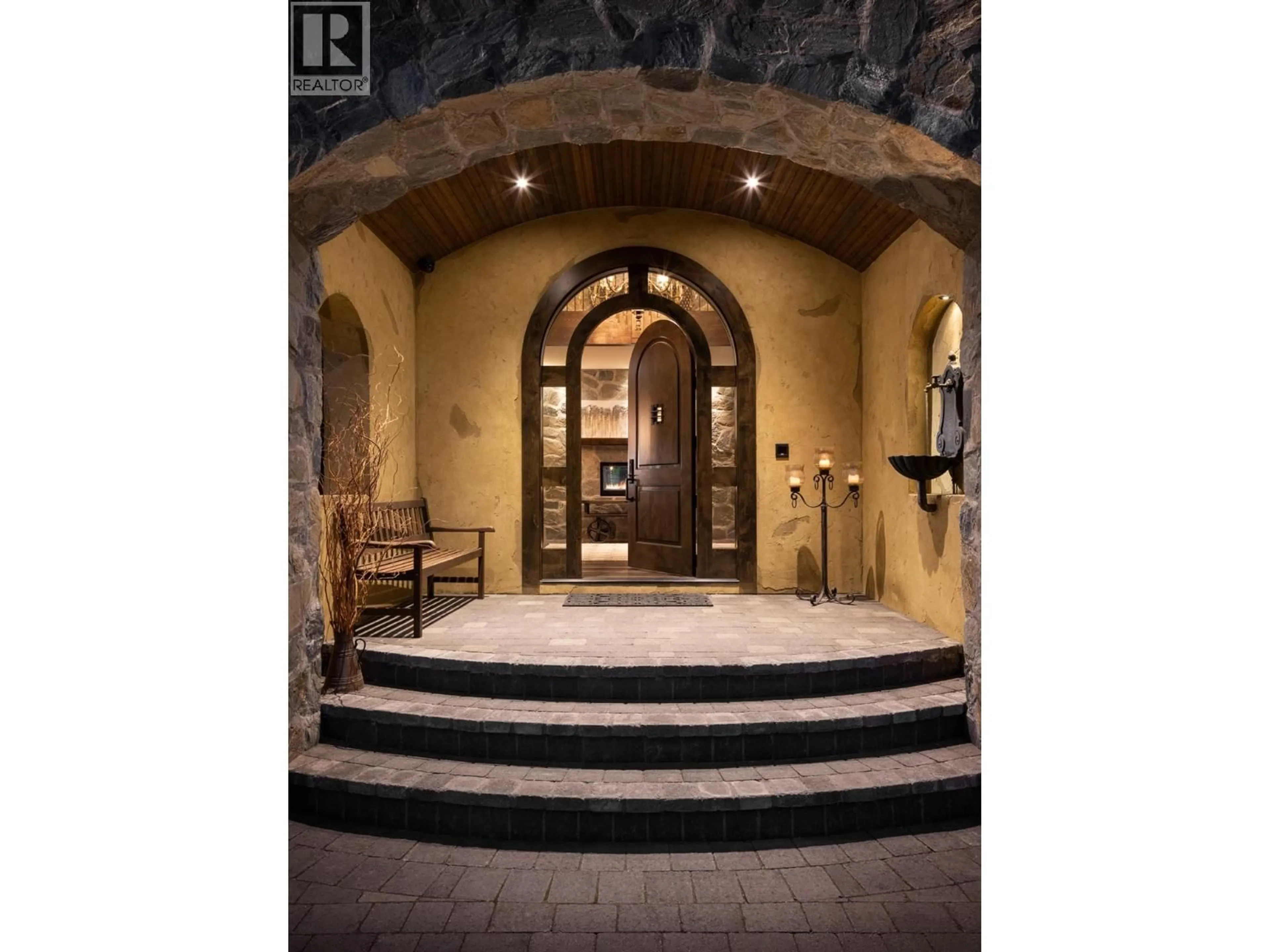 Indoor entryway for 4383 HOBSON ROAD, Kelowna British Columbia V1W1Y4