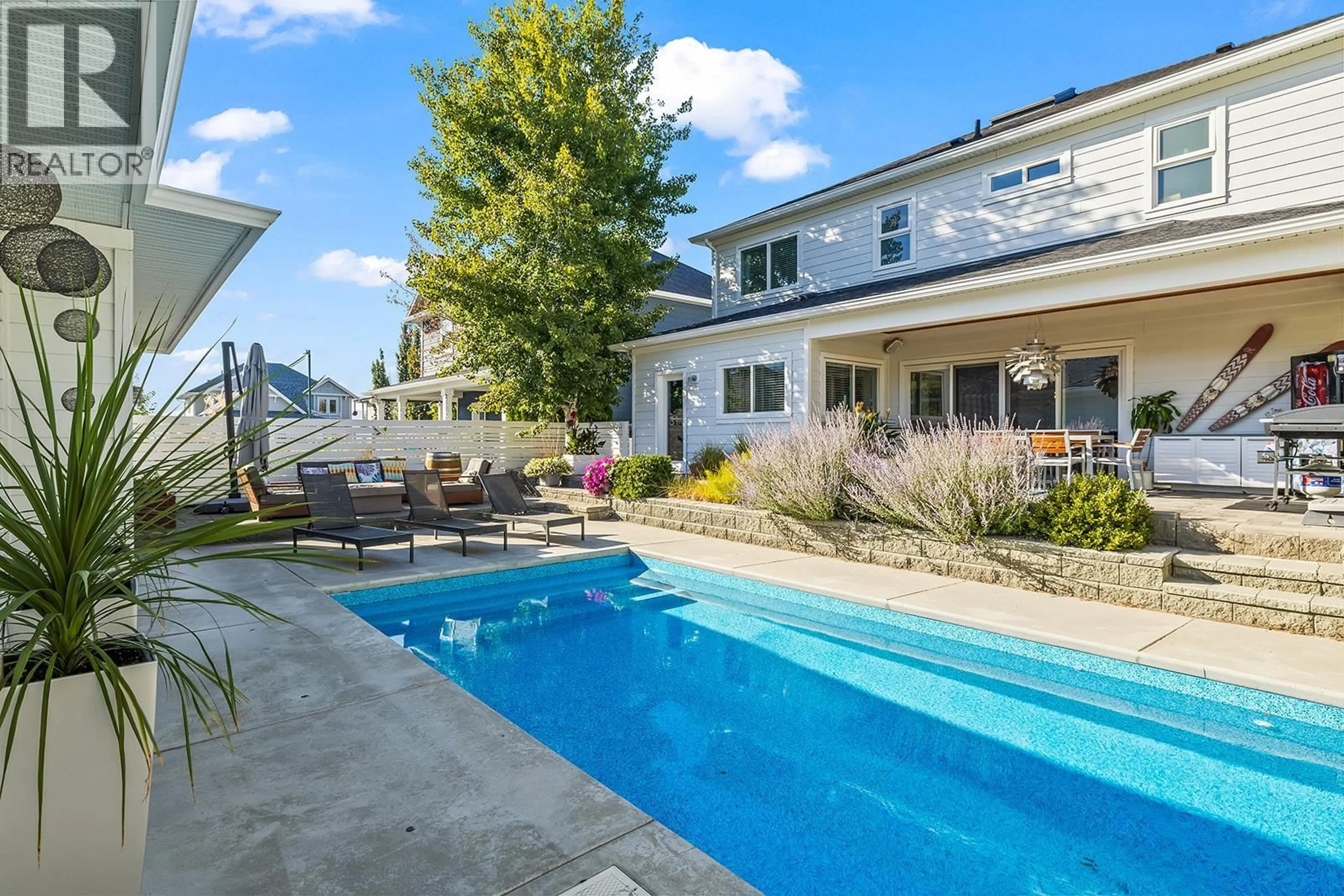 Pool for 311 PROVIDENCE AVENUE, Kelowna British Columbia V1W5C1