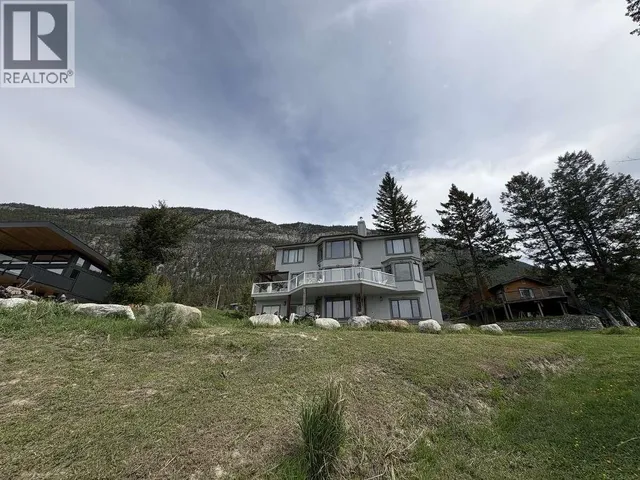 8381 RICHARDSON CRESCENT, Canal Flats 2