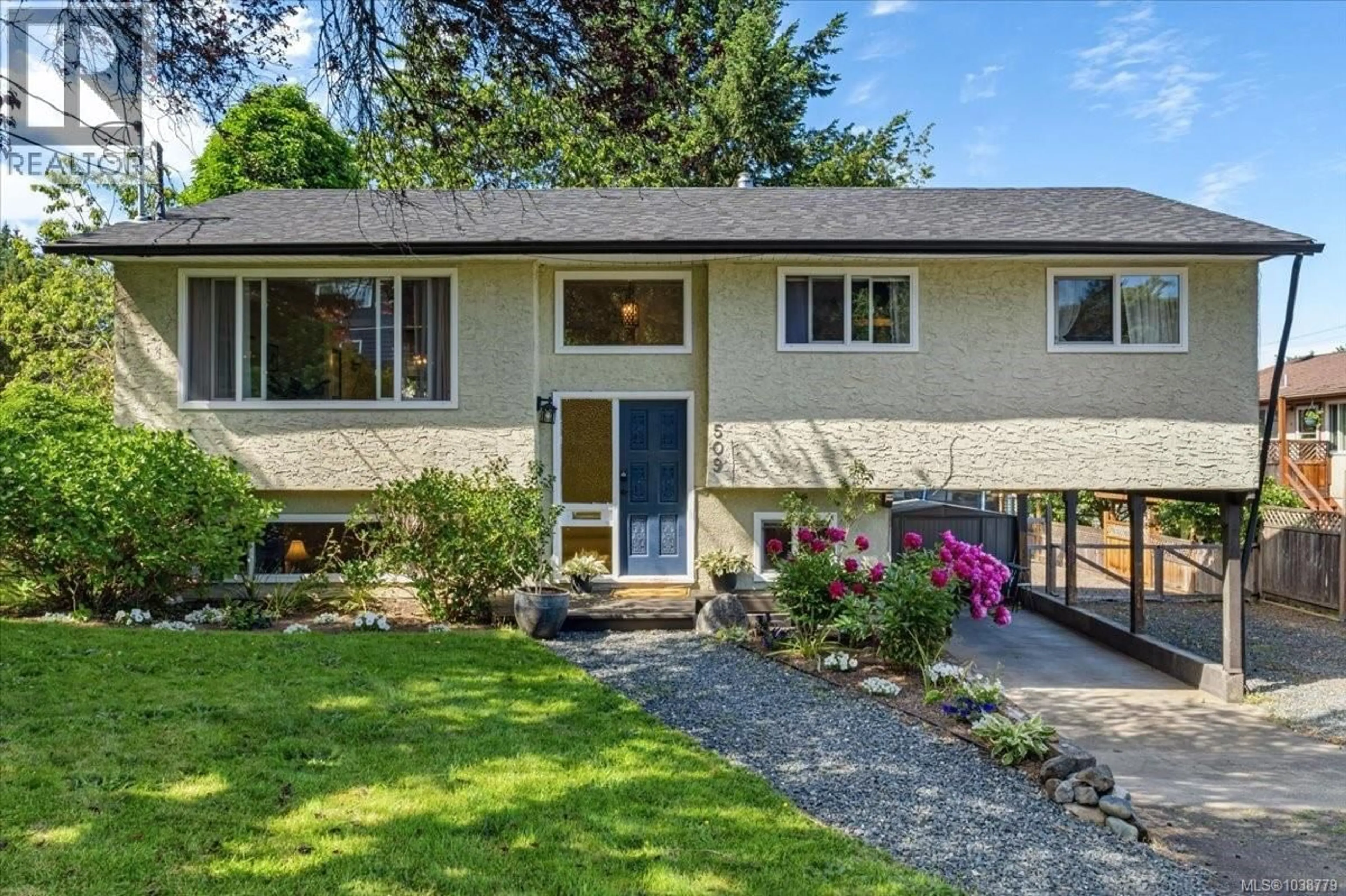 Home with vinyl exterior material, street for 509 WEEKS CRESCENT, Nanaimo British Columbia V9R5N4