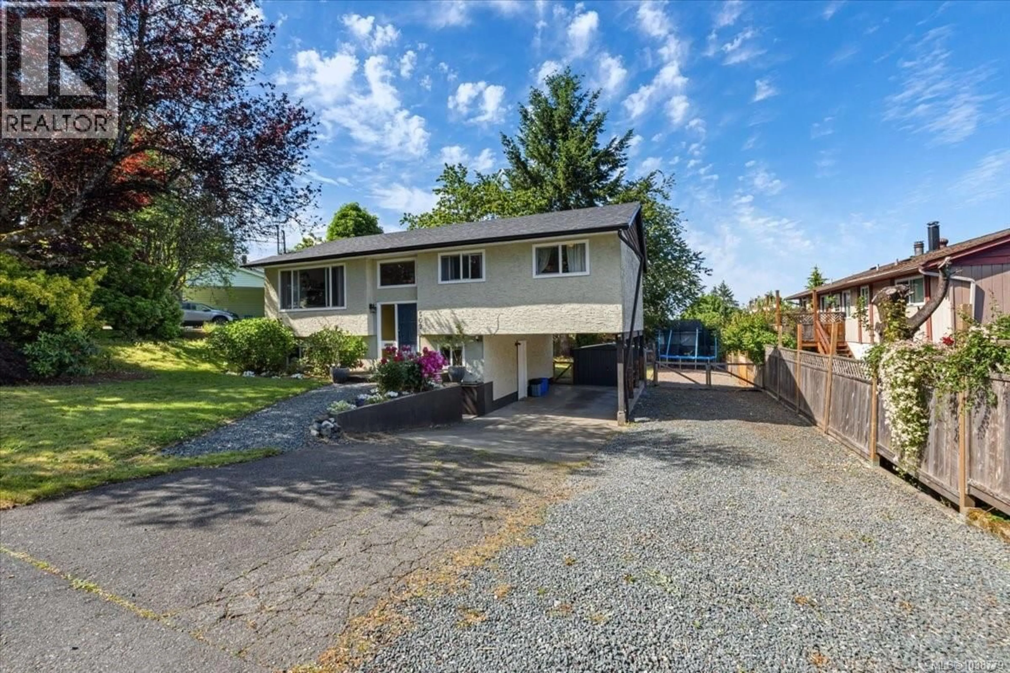 A pic from outside/outdoor area/front of a property/back of a property/a pic from drone, street for 509 WEEKS CRESCENT, Nanaimo British Columbia V9R5N4