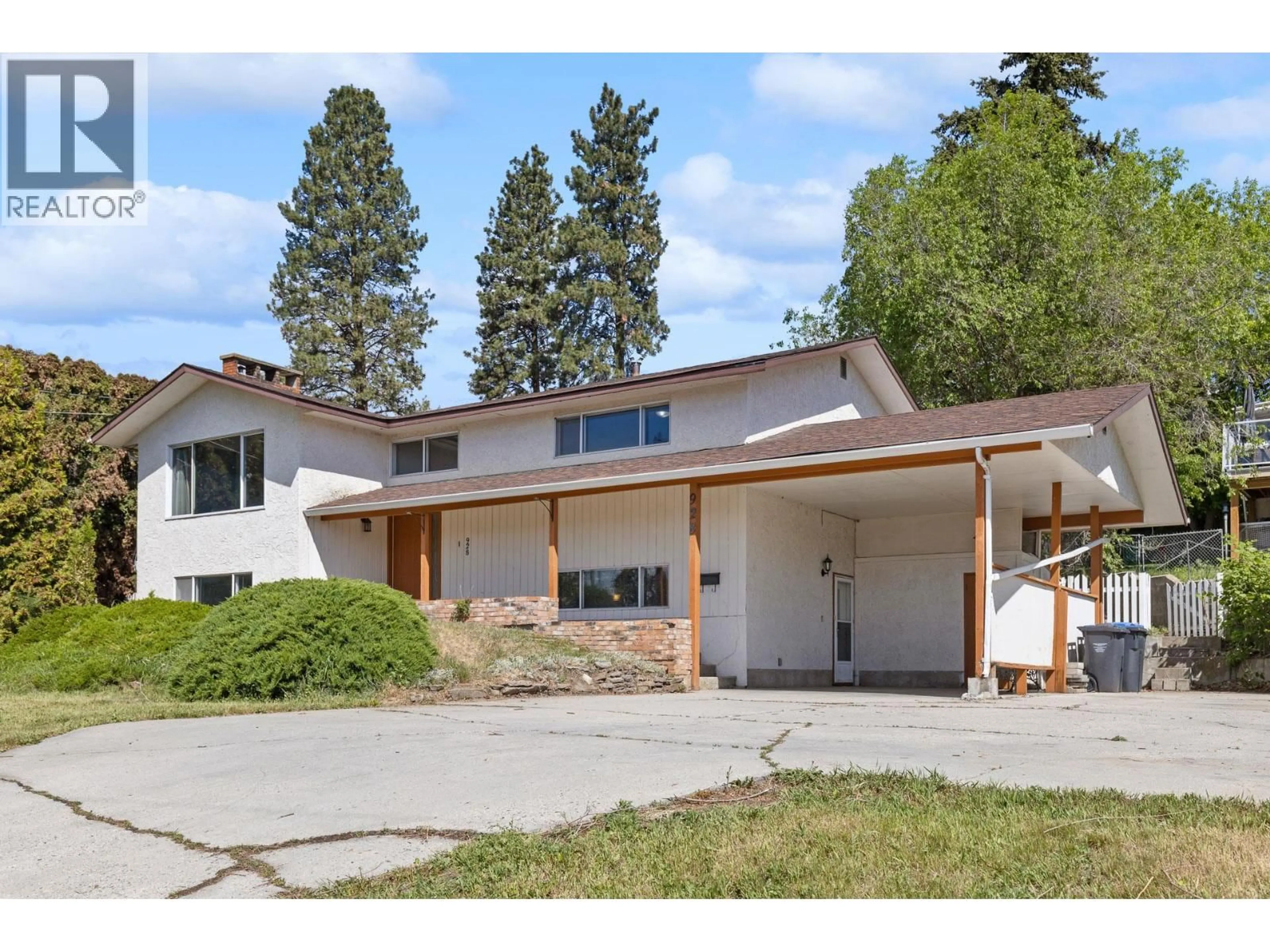 Home with vinyl exterior material, street for 928 STEVENSON ROAD, West Kelowna British Columbia V1Z1N4