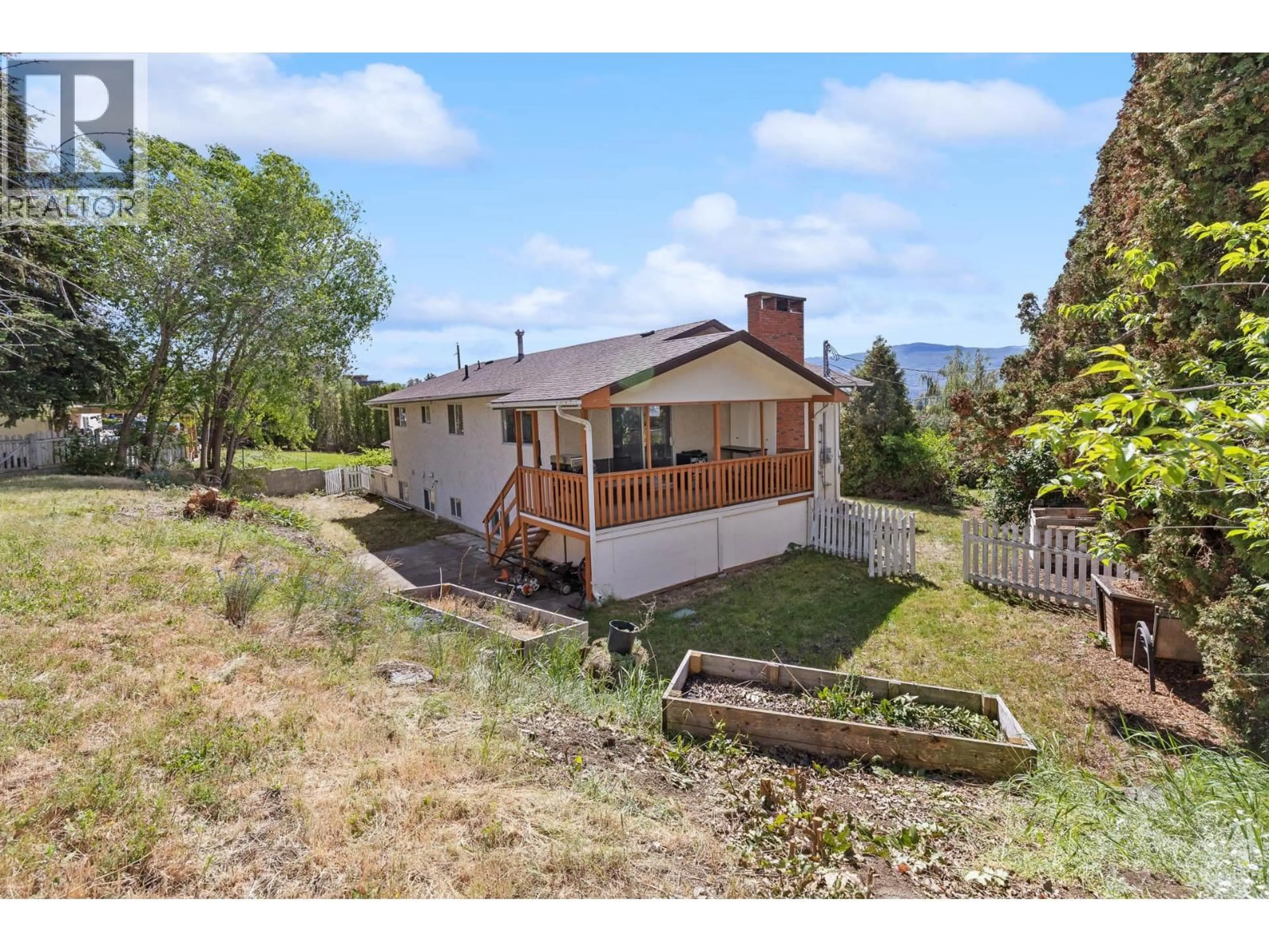 A pic from outside/outdoor area/front of a property/back of a property/a pic from drone, mountain view for 928 STEVENSON ROAD, West Kelowna British Columbia V1Z1N4