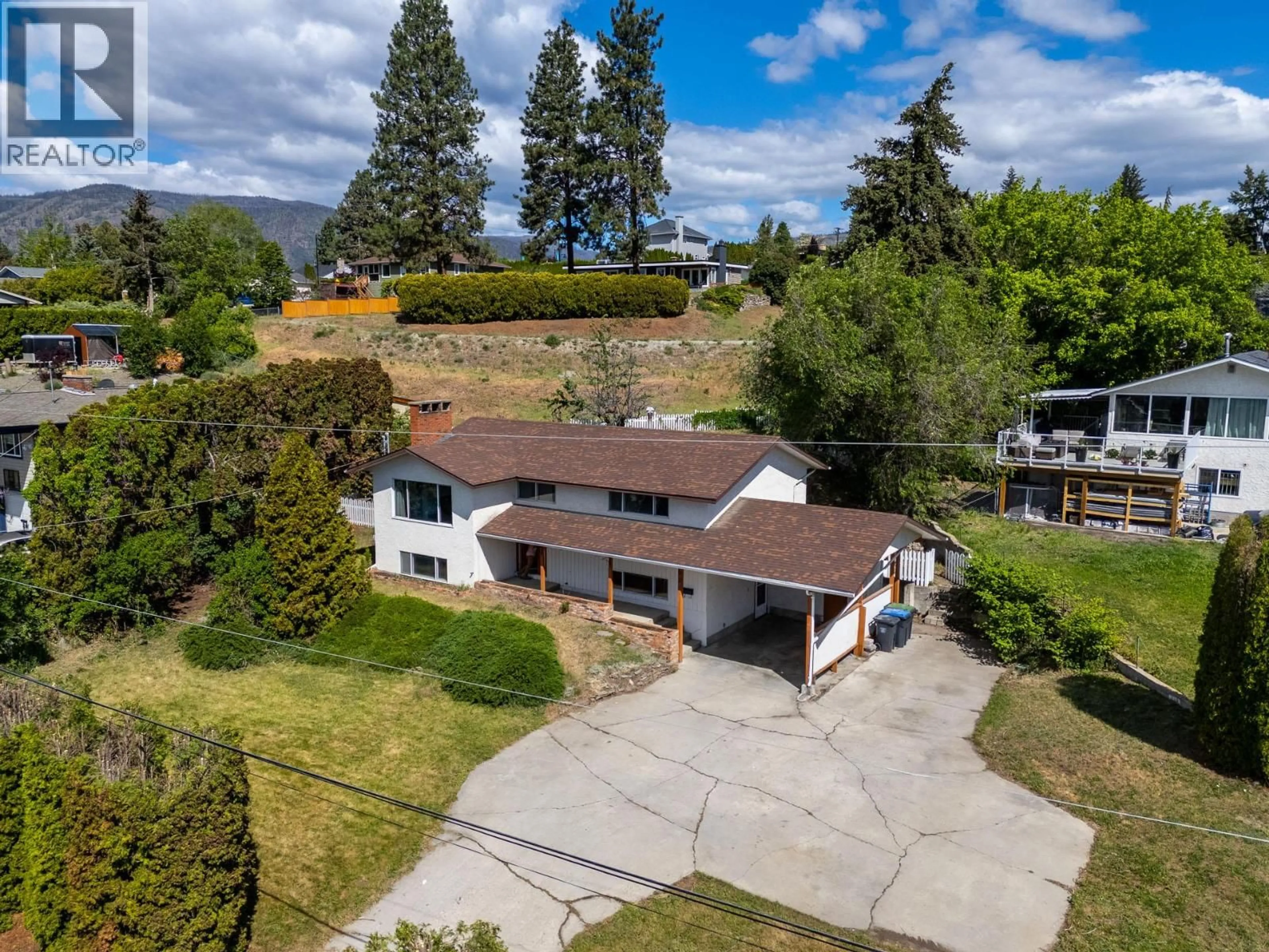 A pic from outside/outdoor area/front of a property/back of a property/a pic from drone, mountain view for 928 STEVENSON ROAD, West Kelowna British Columbia V1Z1N4