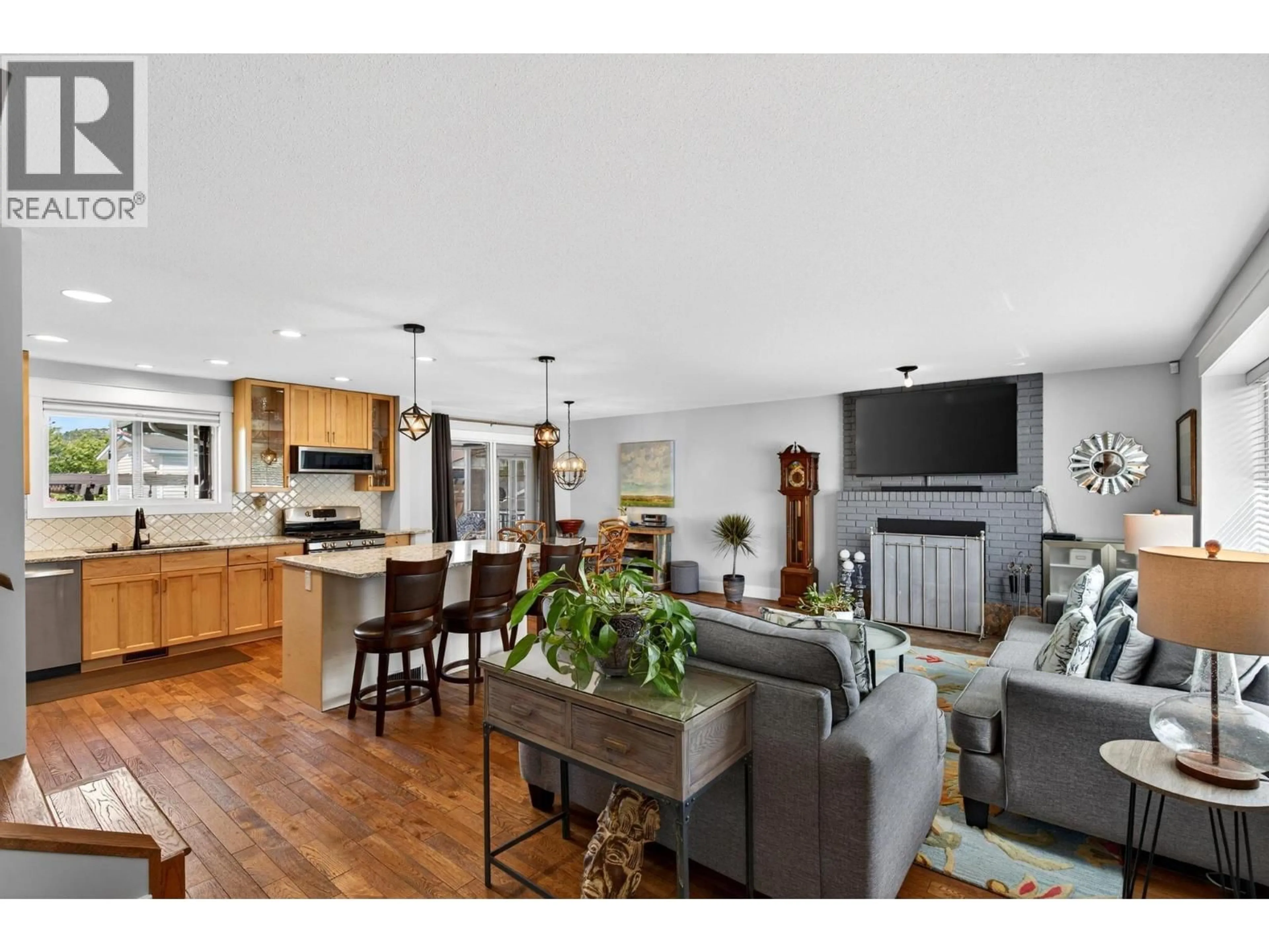 Open concept kitchen, wood/laminate floor for 1000 EUCLID ROAD, Kelowna British Columbia V1X3K9