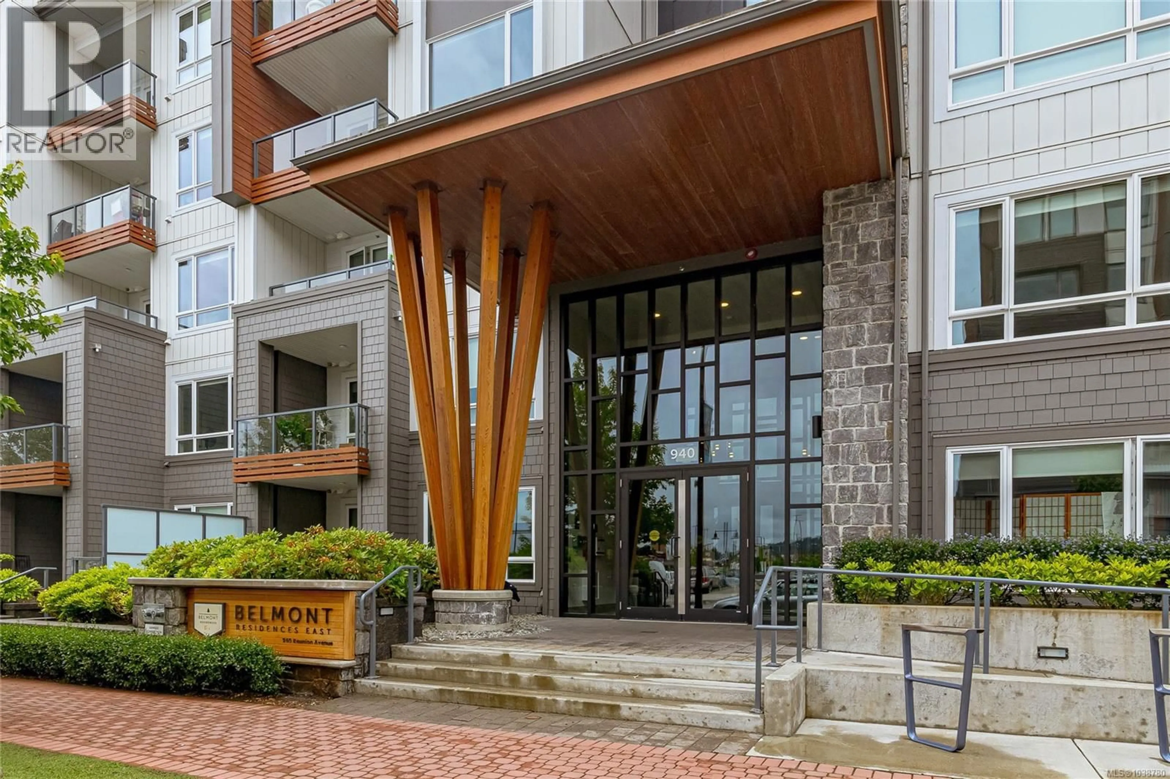 Indoor foyer for 508 - 940 REUNION AVENUE, Langford British Columbia V9B0W6