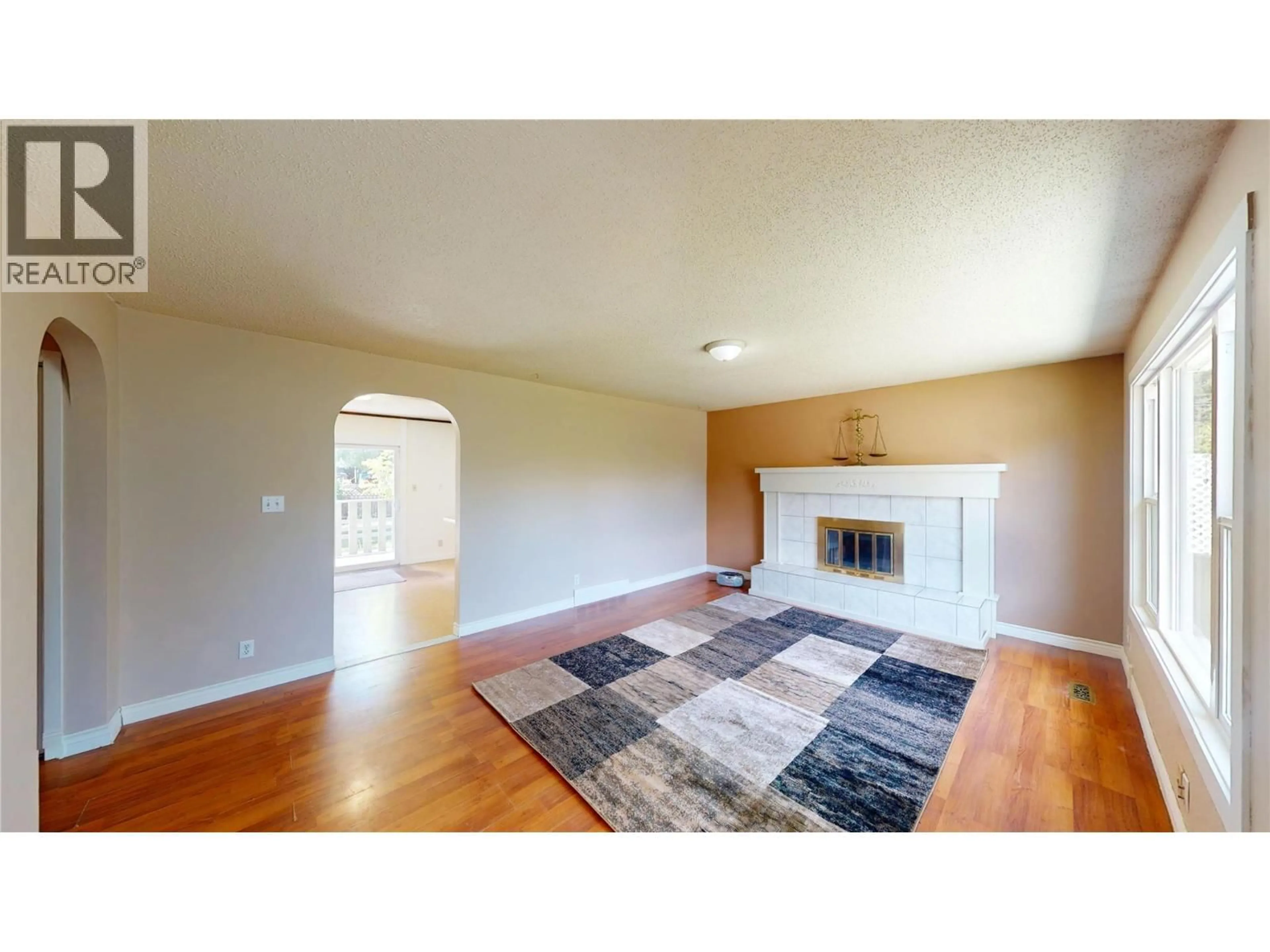 Living room with furniture, unknown for 1009 12TH AVENUE SOUTH, Cranbrook British Columbia V1C4R7