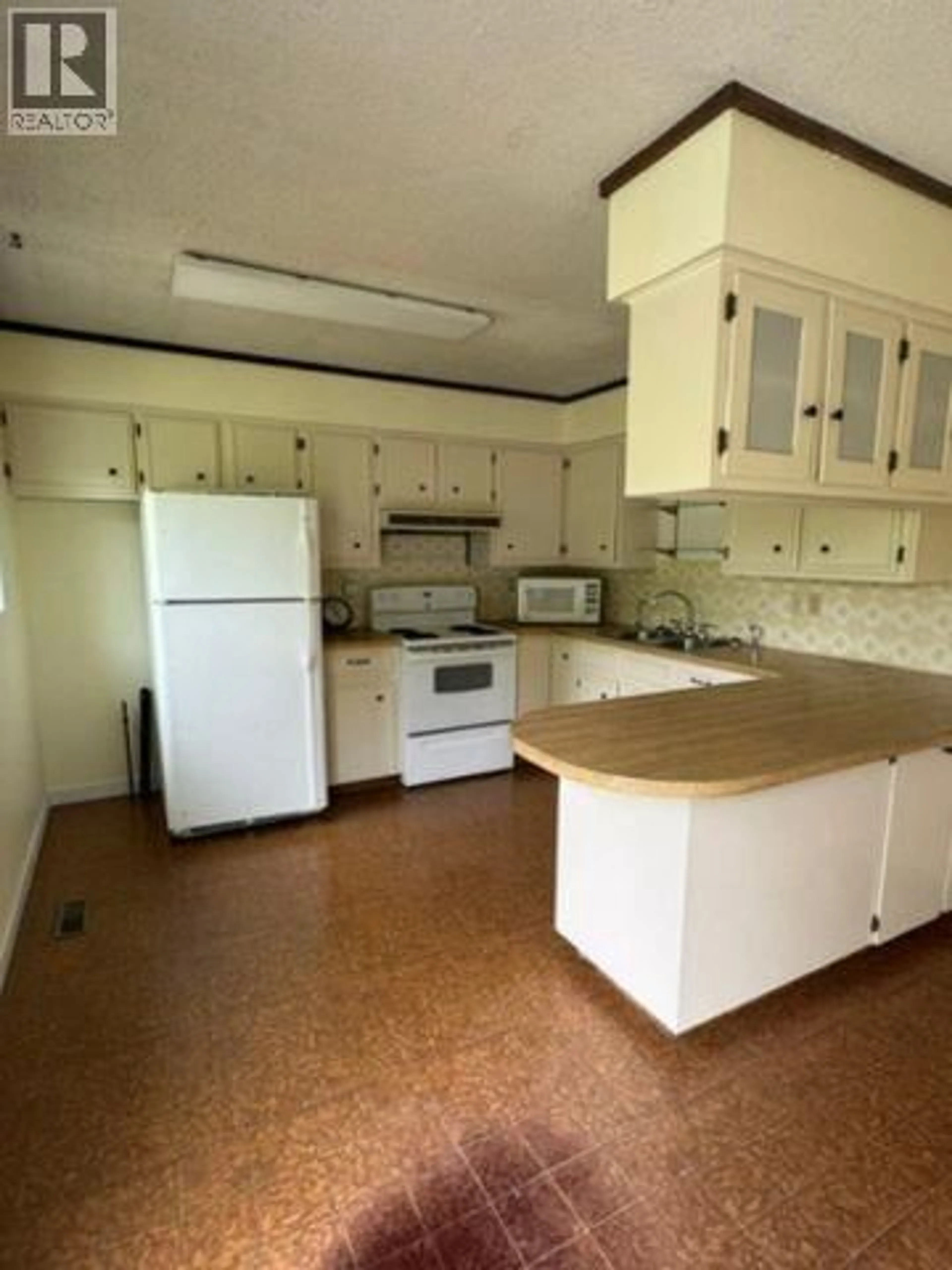 Standard kitchen, unknown for 1009 12TH AVENUE SOUTH, Cranbrook British Columbia V1C4R7