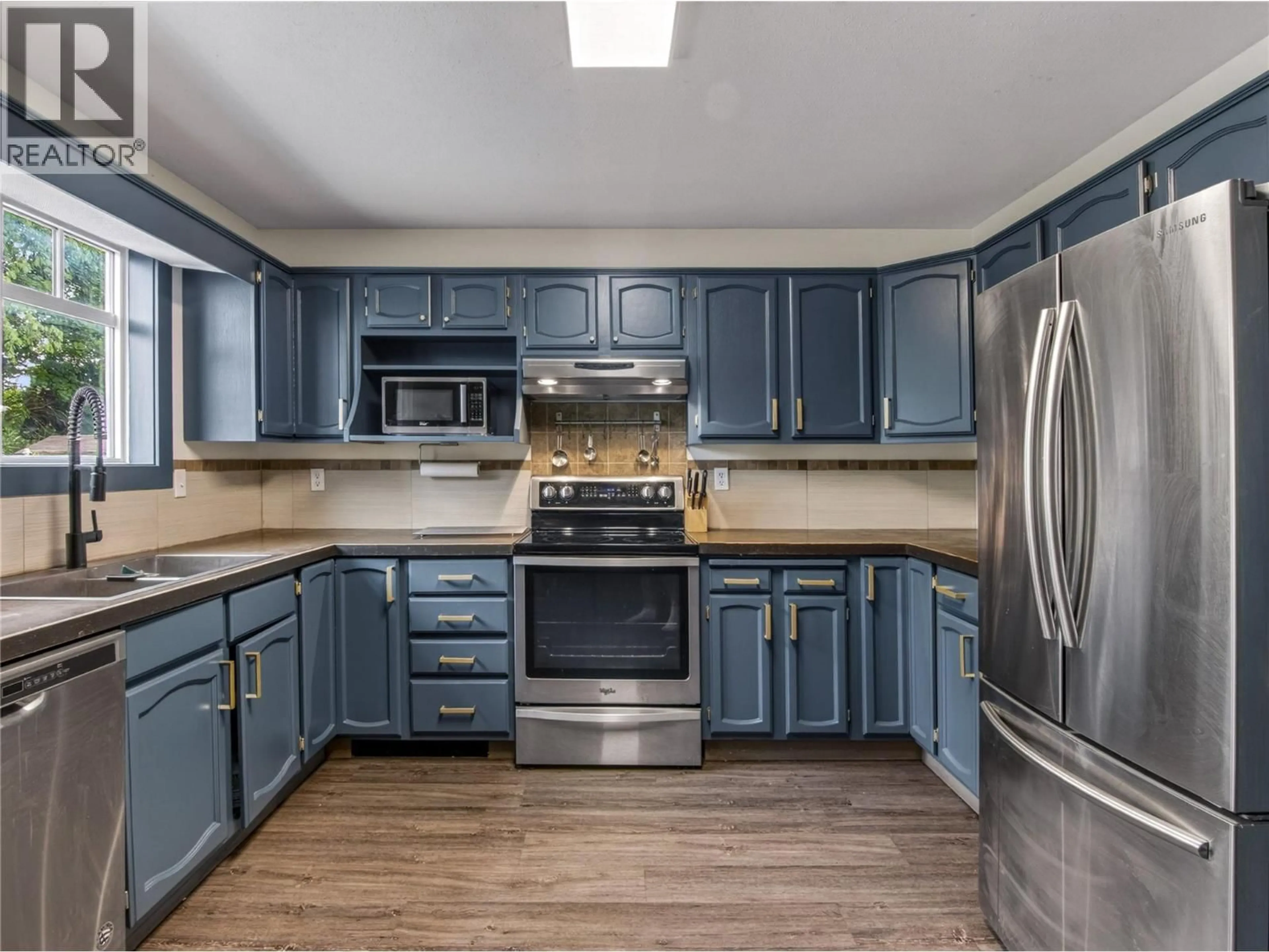 Standard kitchen, ceramic/tile floor for 271 MIDDLE BENCH ROAD SOUTH, Penticton British Columbia V2A8S8