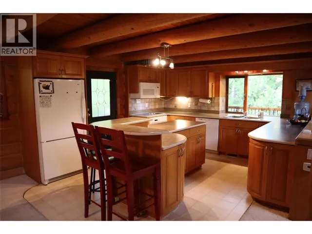 4221 BARRIERE LAKES ROAD, Barriere 5
