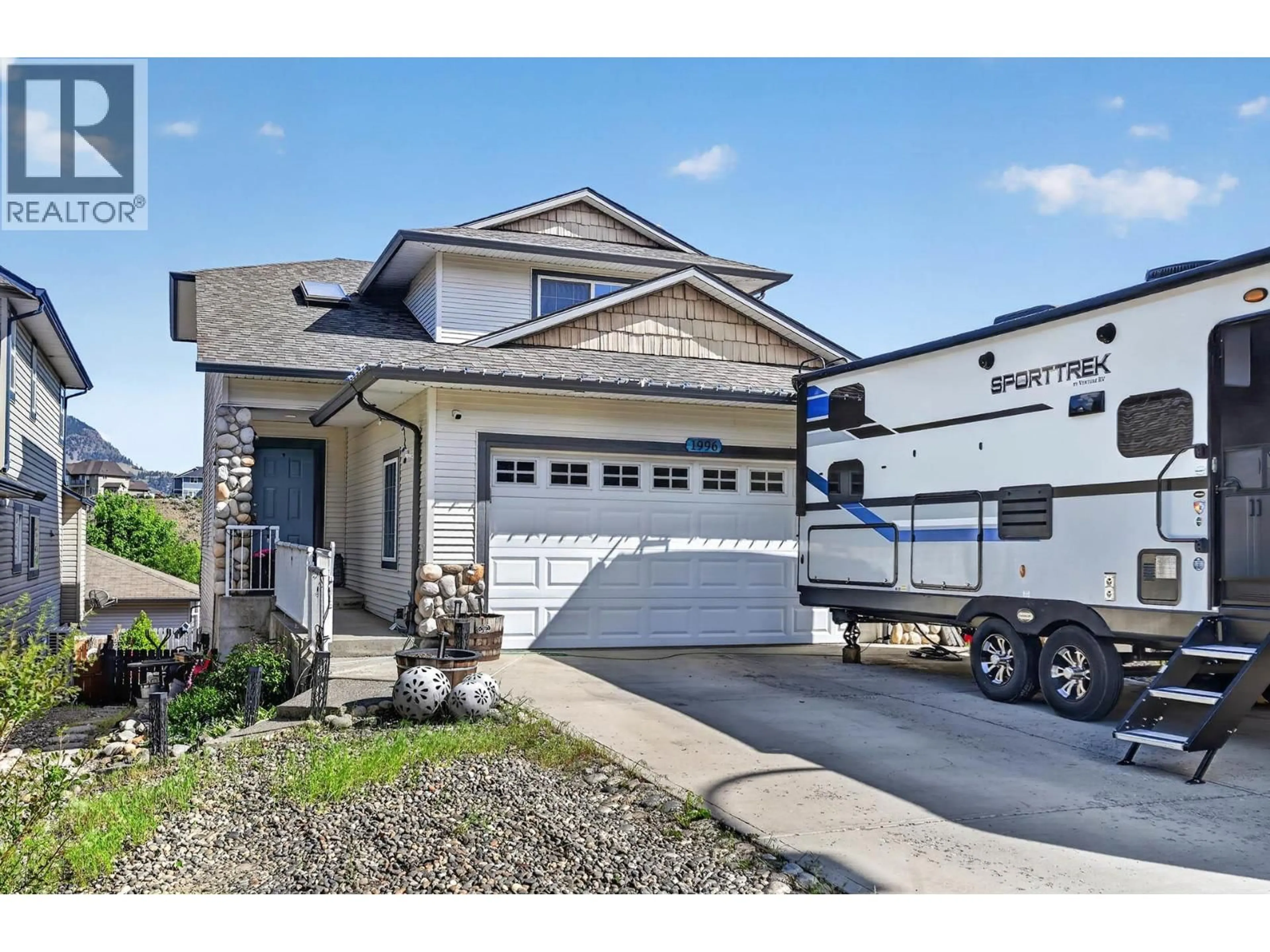 Home with vinyl exterior material, street for 1996 RAVEN CRESCENT, Kamloops British Columbia V2B8P5