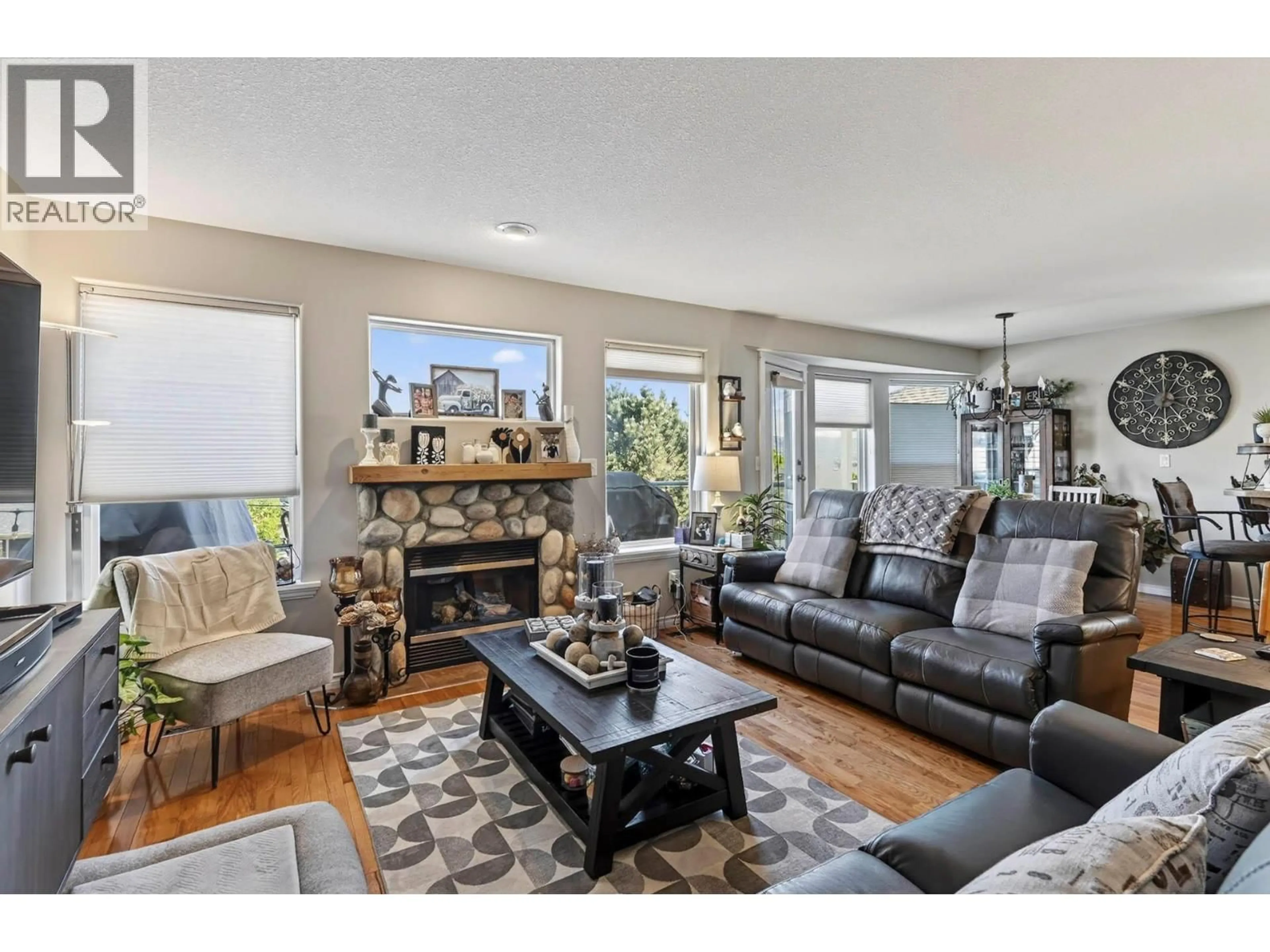 Living room with furniture, unknown for 1996 RAVEN CRESCENT, Kamloops British Columbia V2B8P5