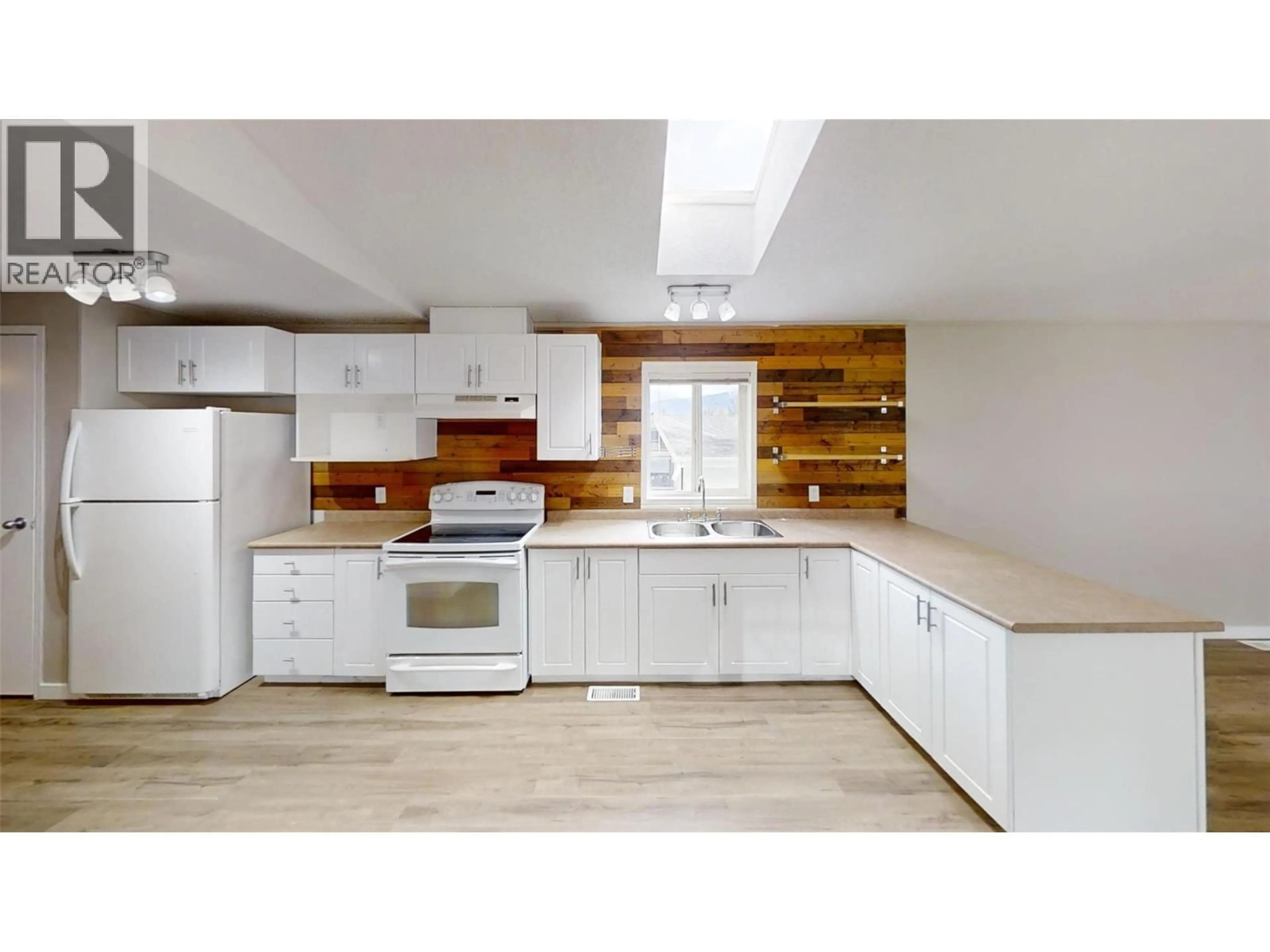 Open concept kitchen, unknown for 6-8561 EACRETT ROAD, Dry Gulch British Columbia V0A1M0