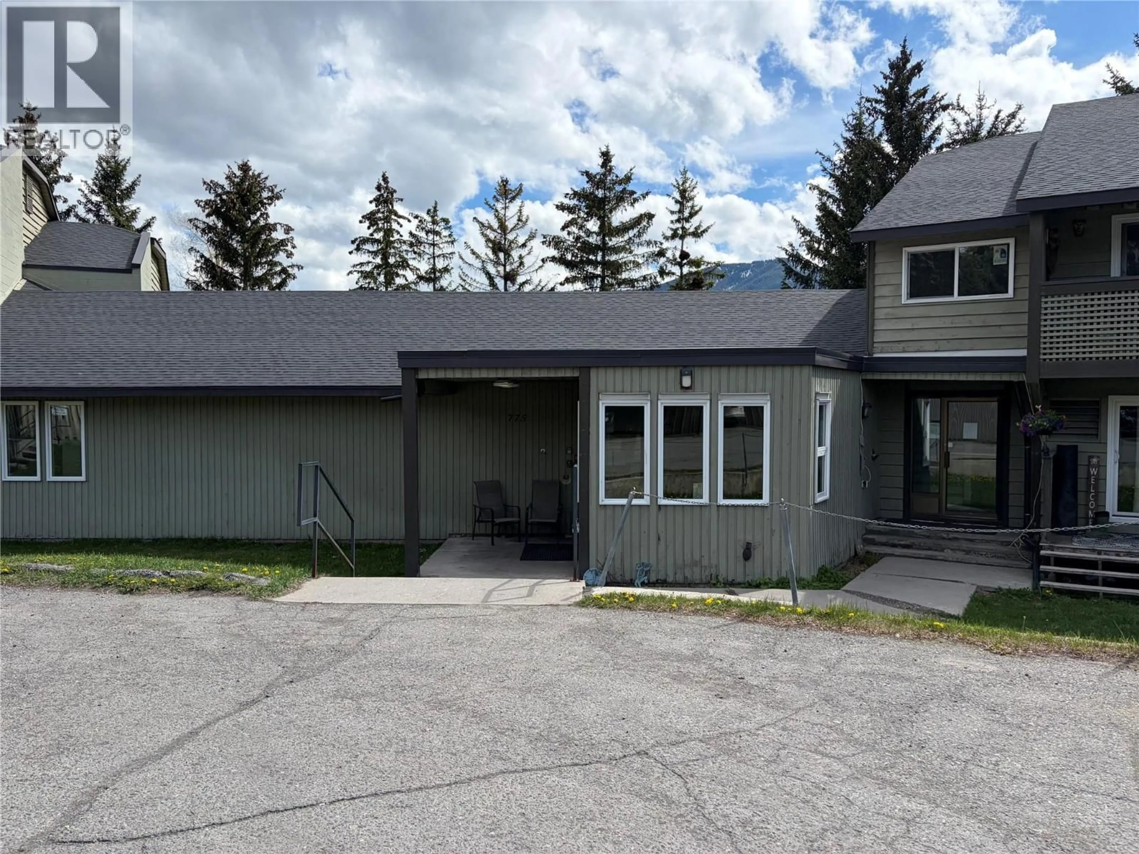 Home with vinyl exterior material, unknown for 302 - 775 BALMER CRESCENT, Elkford British Columbia V0B1H0