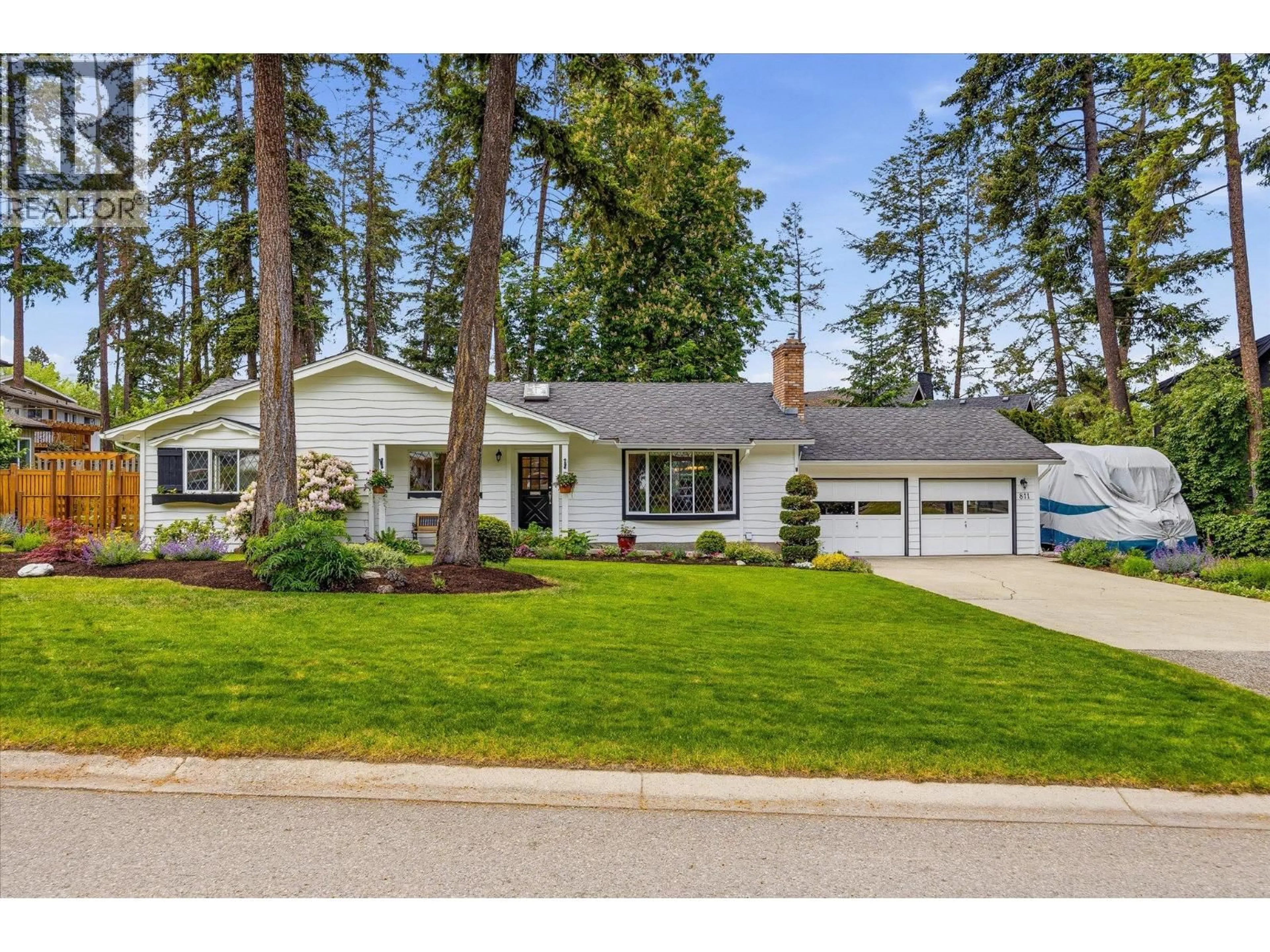 Home with vinyl exterior material, street for 811 CORONADO CRESCENT, Kelowna British Columbia V1W2K5