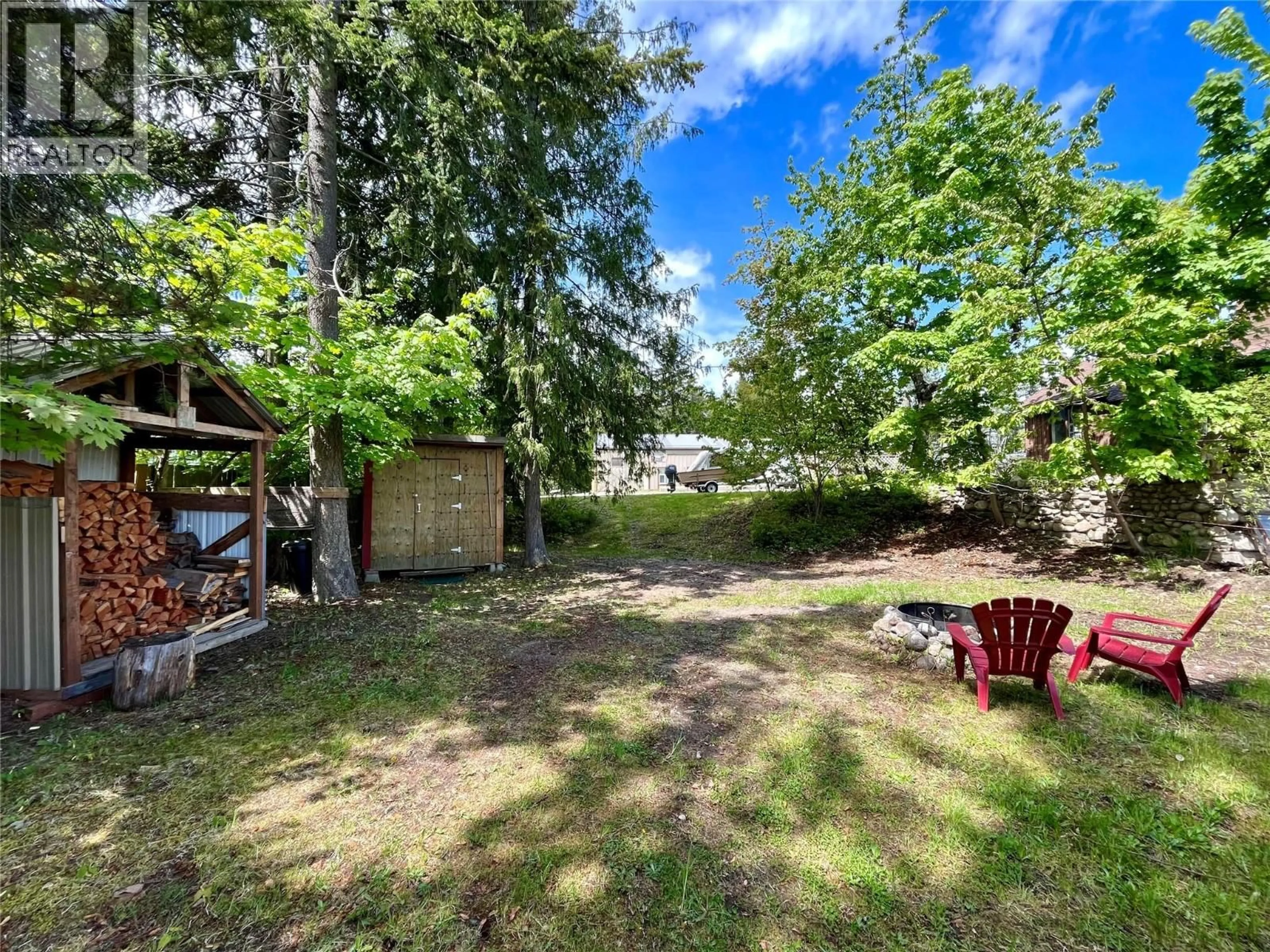 Patio, forest/trees view for 305 8TH AVENUE NORTHWEST, Nakusp British Columbia V0G1R0