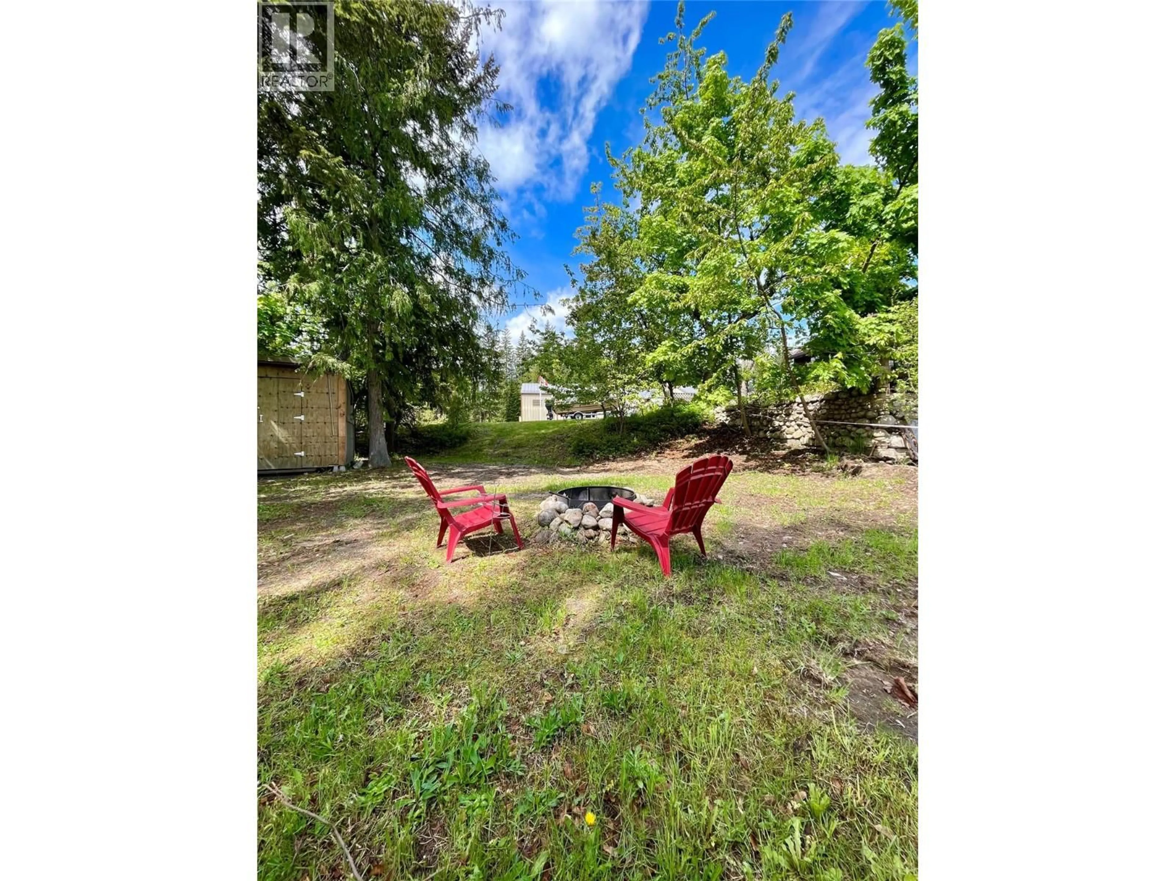 Patio, forest/trees view for 305 8TH AVENUE NORTHWEST, Nakusp British Columbia V0G1R0