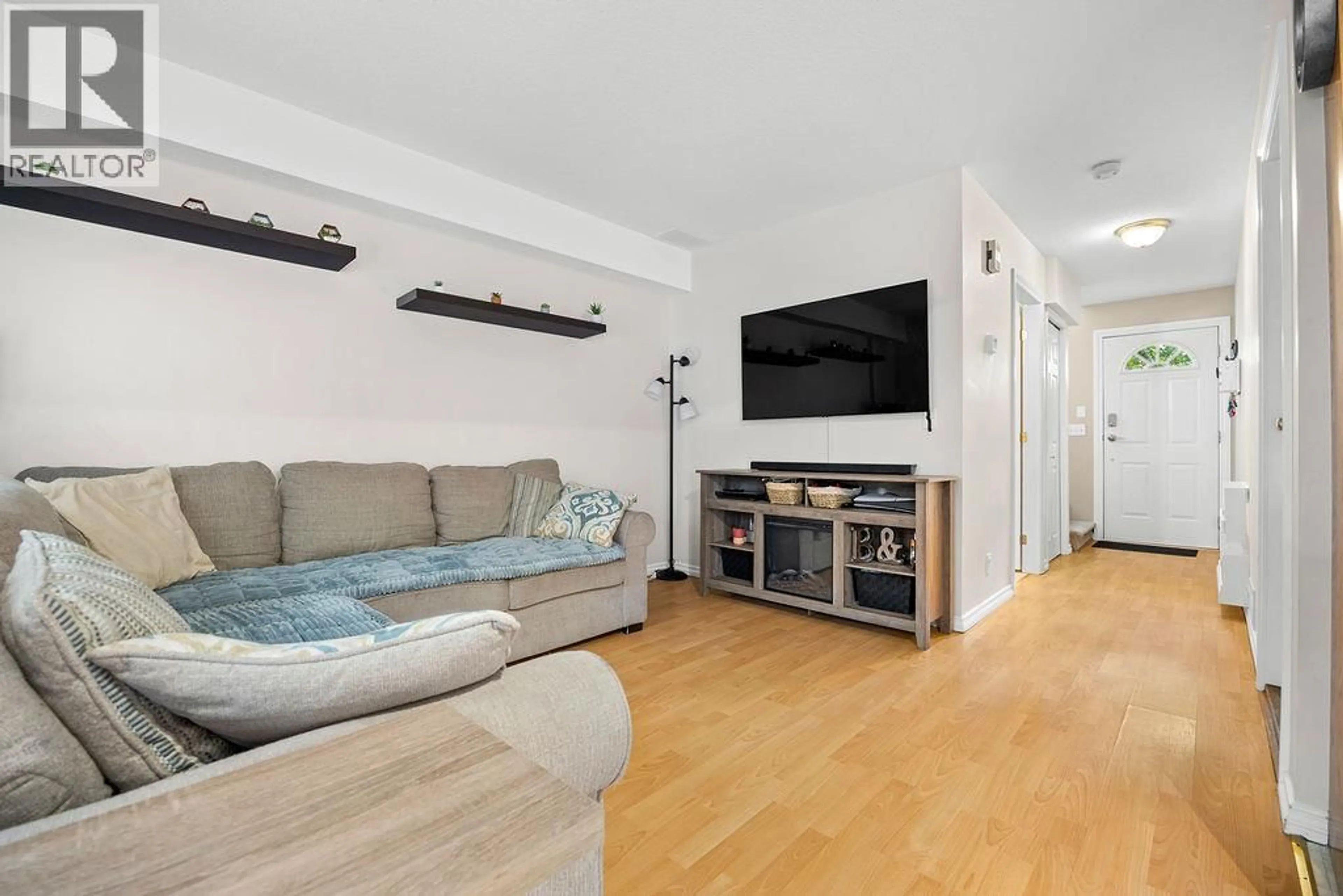 Living room with furniture, unknown for Unit E - 4008 24 AVENUE, Vernon British Columbia V1T1M2