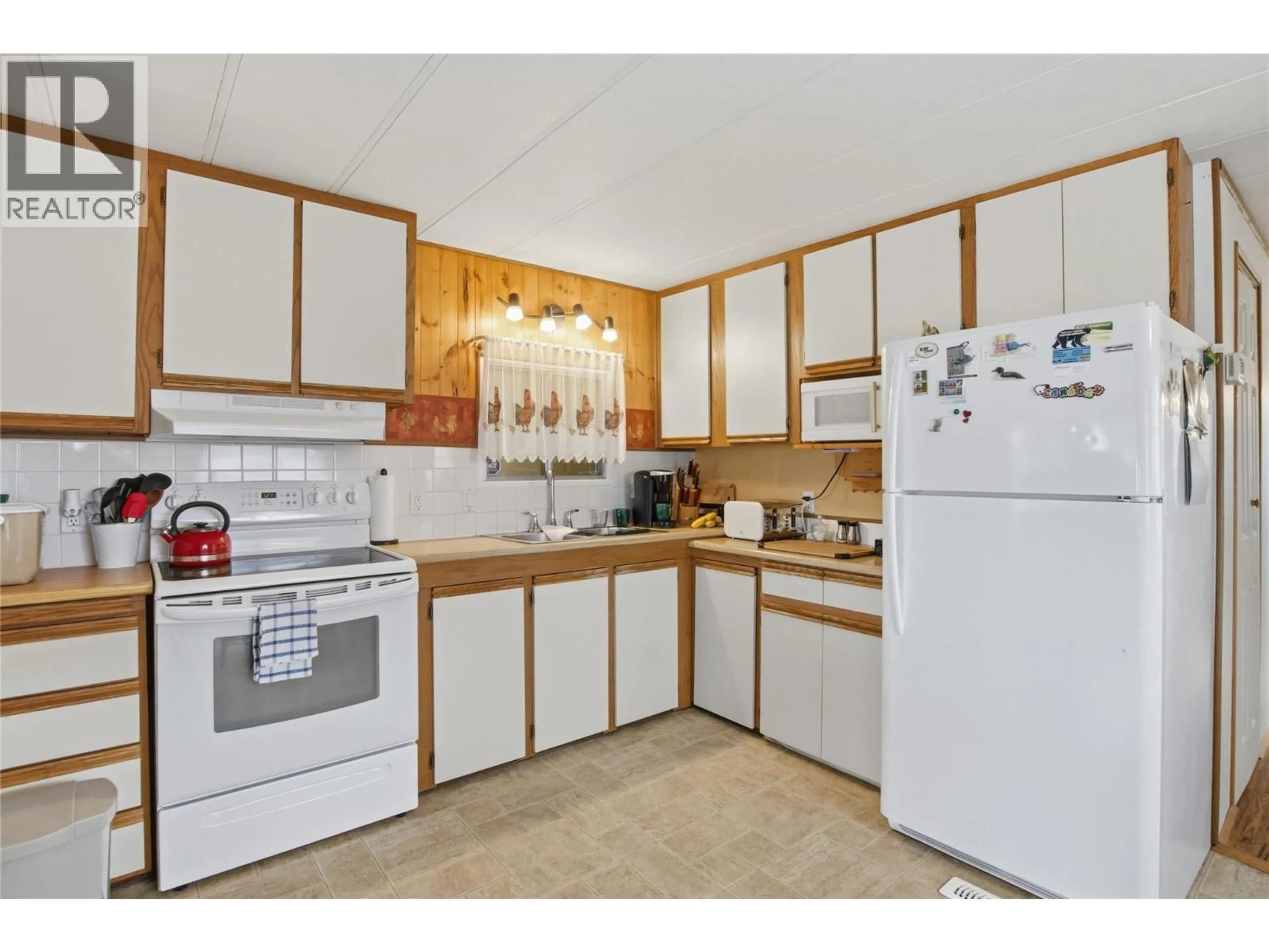 Standard kitchen, unknown for 55 - 2400 OAKDALE WAY, Kamloops British Columbia V2B6W7
