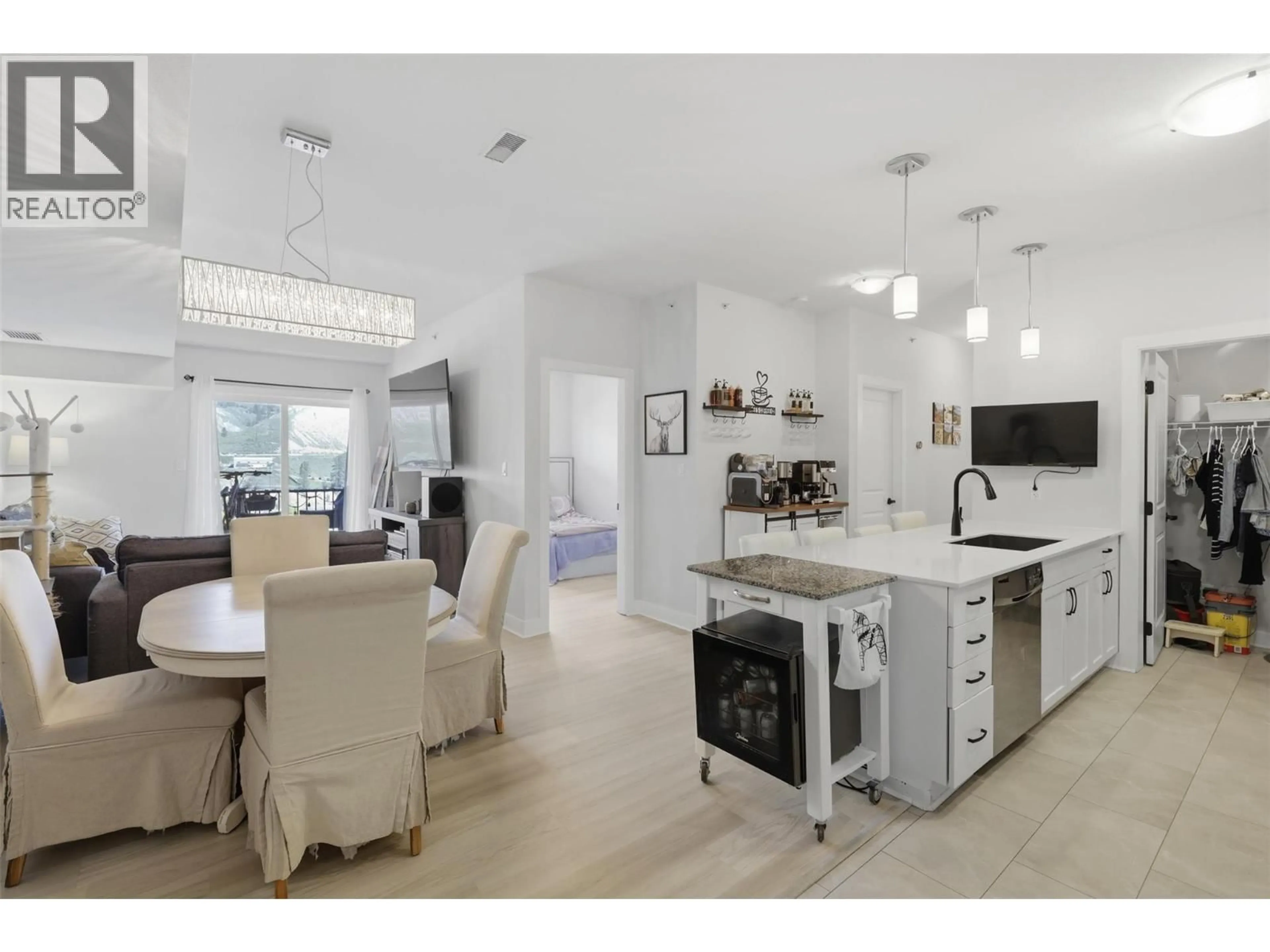 Open concept kitchen, ceramic/tile floor for 512 - 5170 DALLAS DRIVE, Kamloops British Columbia V2C0C7
