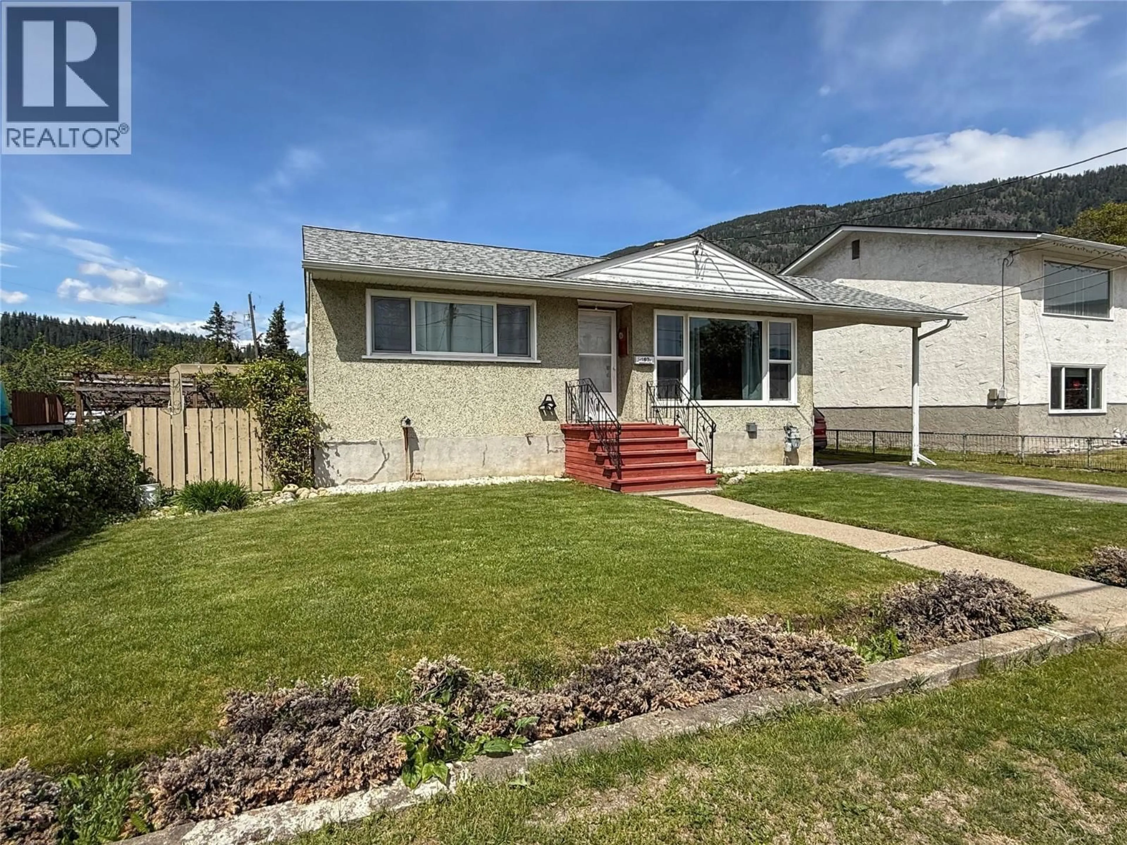 Home with vinyl exterior material, street for 157 CRESCENT STREET, Castlegar British Columbia V1N1B3