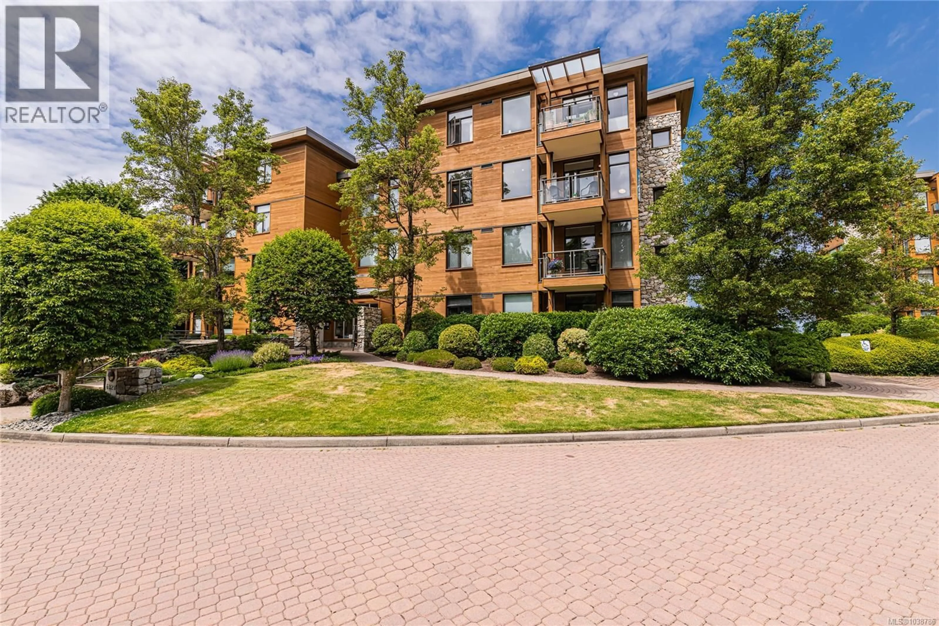 Patio, unknown for 403 - 5327 CORDOVA BAY ROAD, Saanich British Columbia V8Y2L3