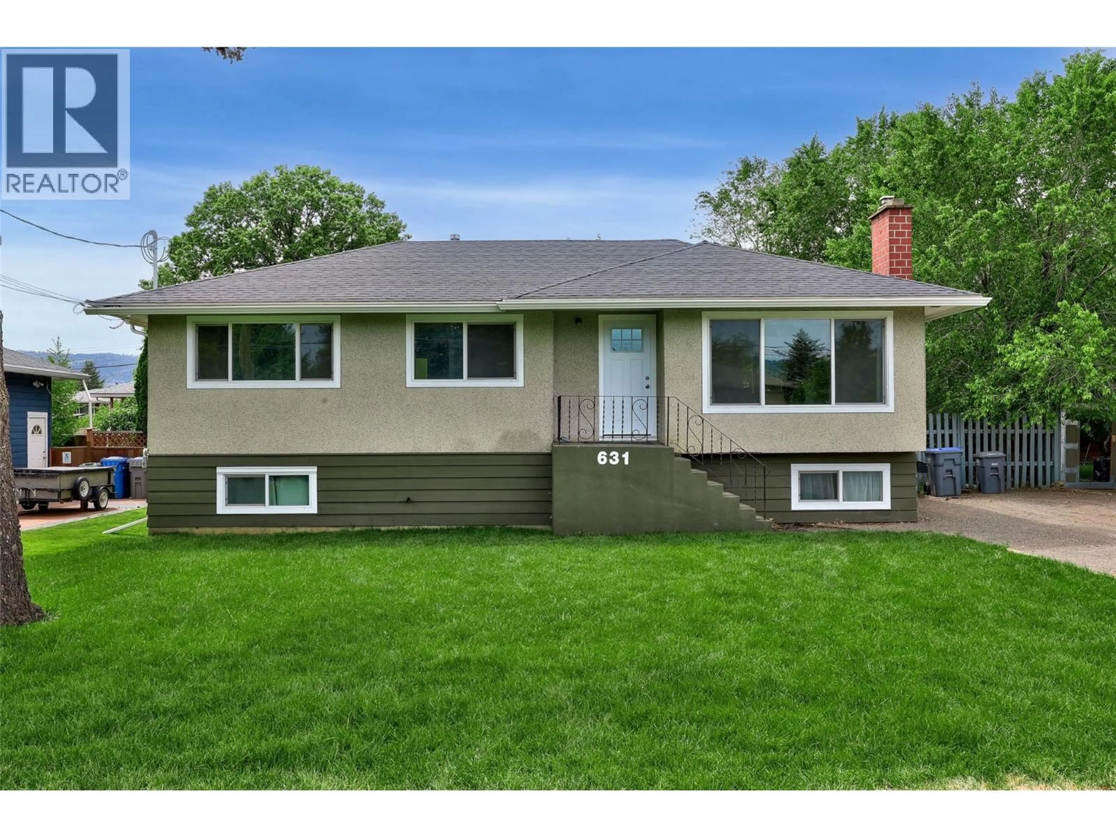 Home with vinyl exterior material, street for 631 BRANDON AVENUE, Kamloops British Columbia V2B1N5