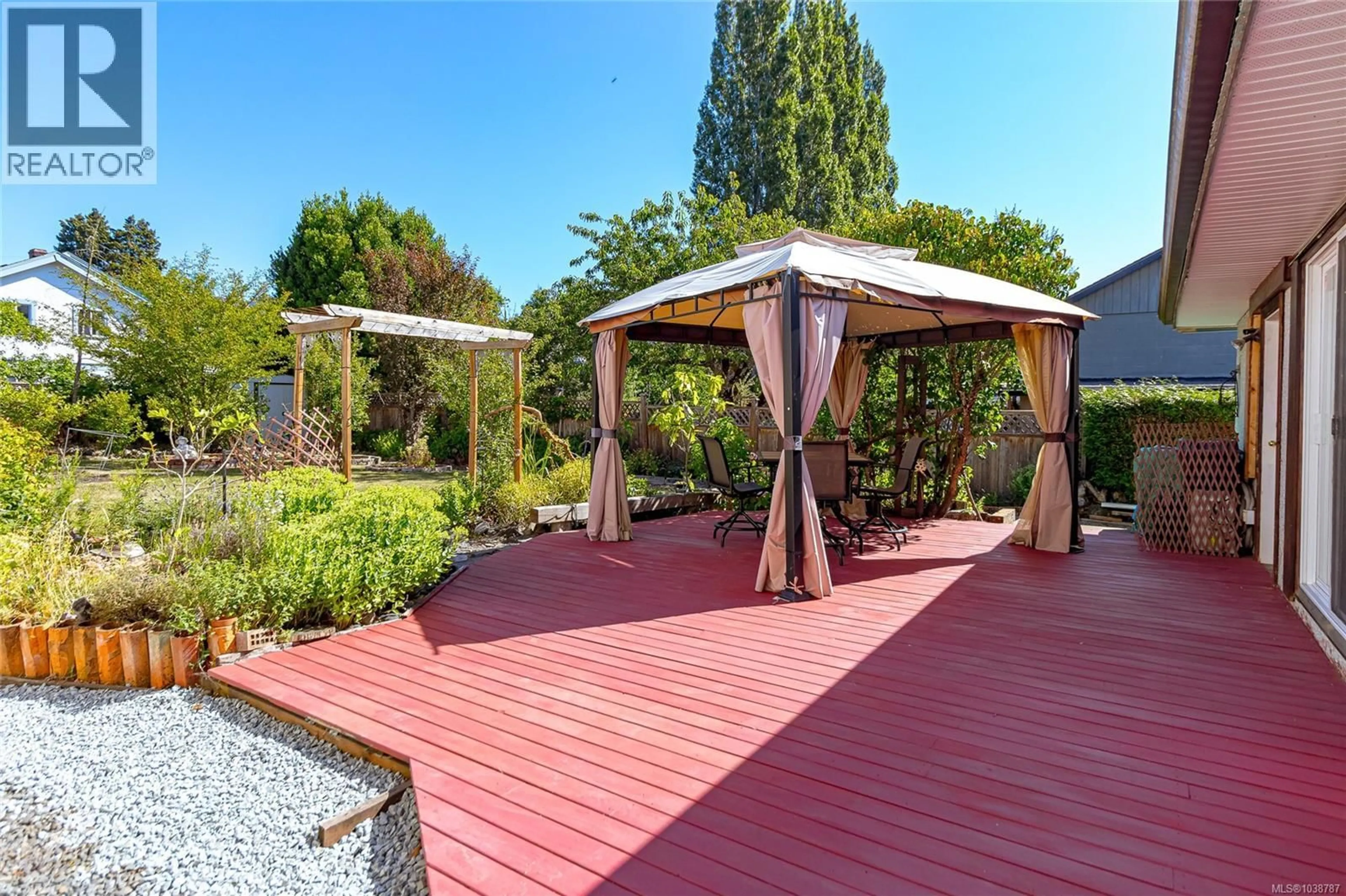 Patio, unknown for 862 CANTERBURY ROAD, Saanich British Columbia V8X3E6