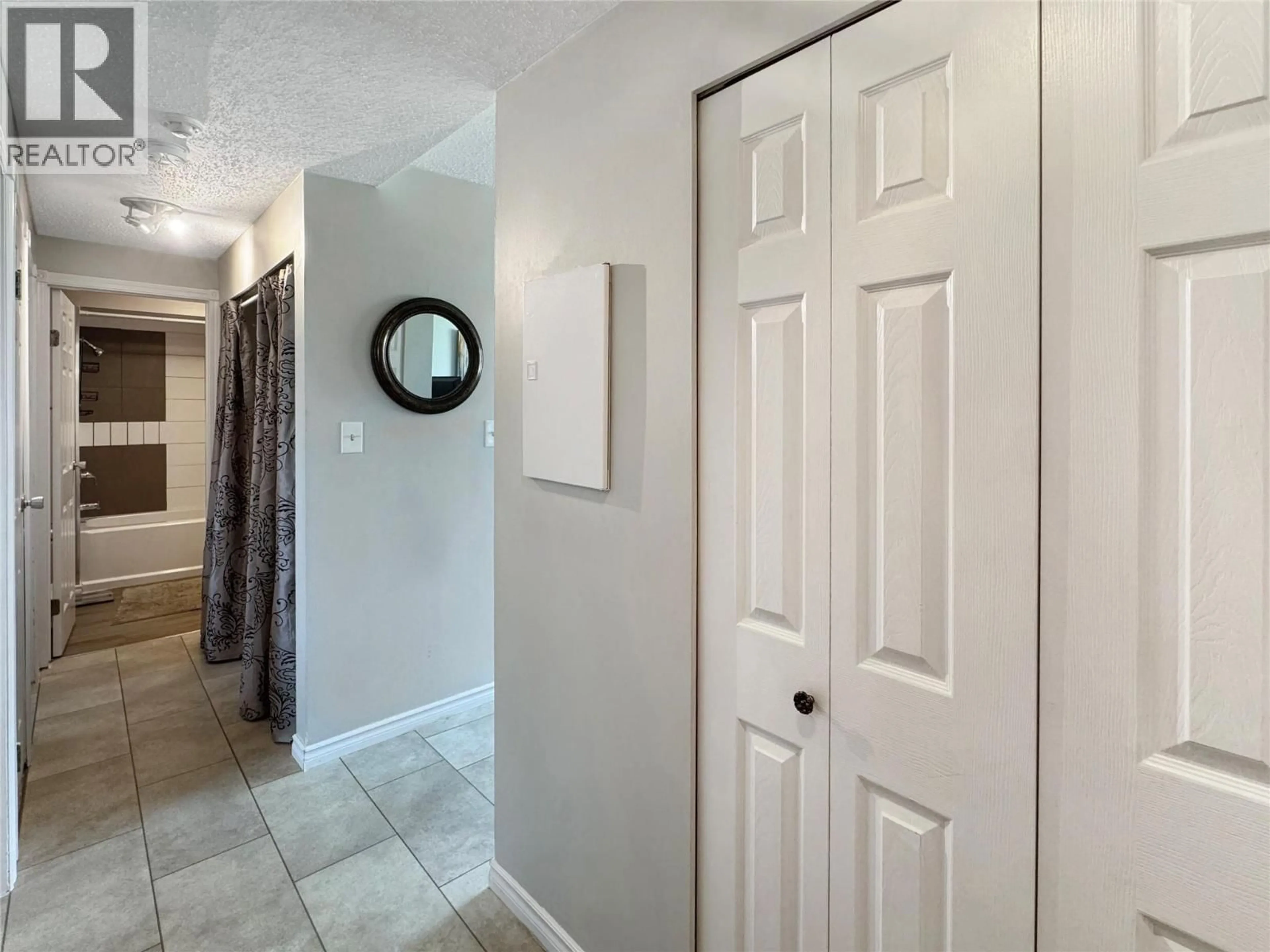 Indoor entryway for 10 - 717 21 N AVENUE, Cranbrook British Columbia V1C5T9