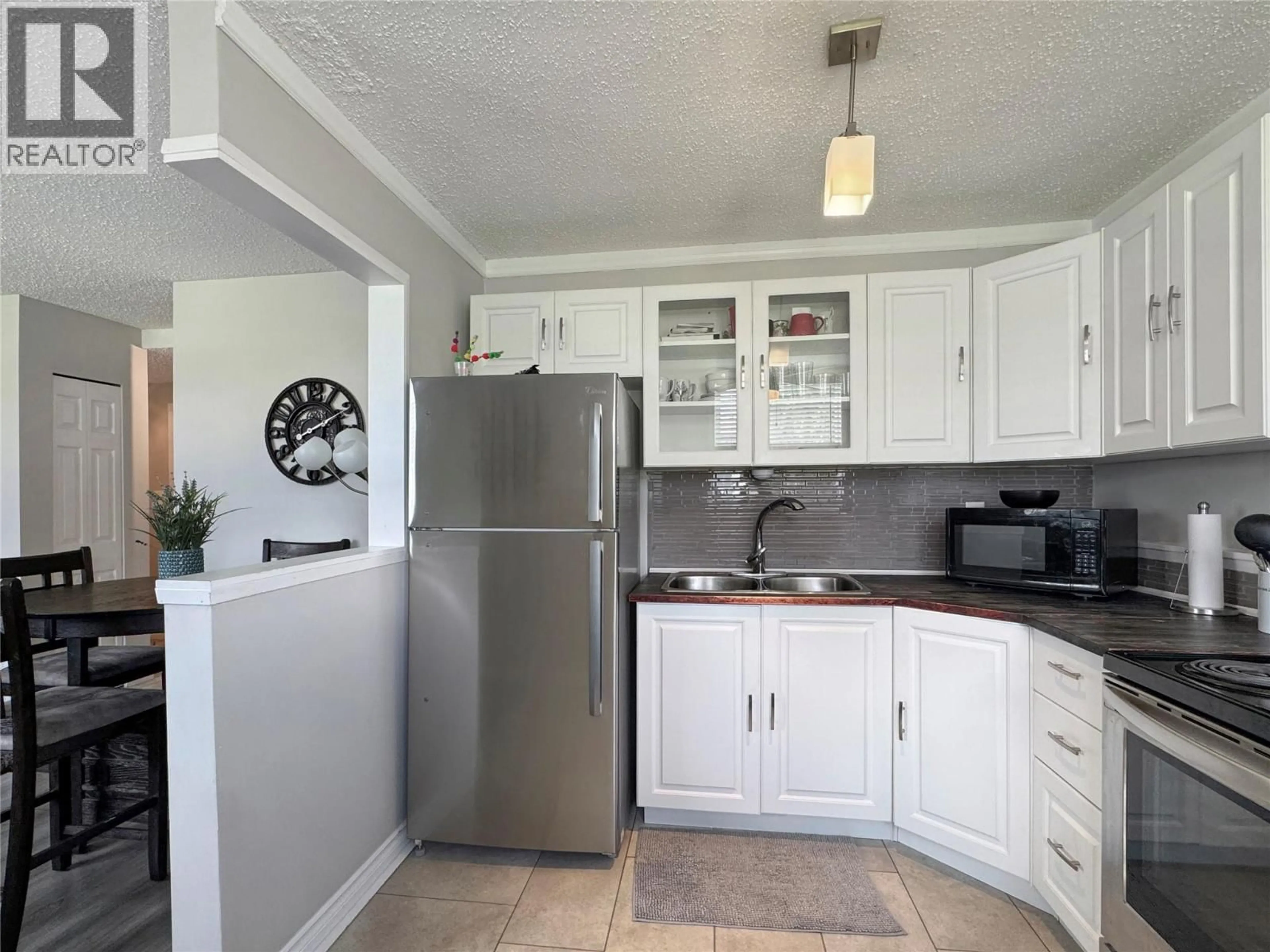 Standard kitchen, ceramic/tile floor for 10 - 717 21 N AVENUE, Cranbrook British Columbia V1C5T9