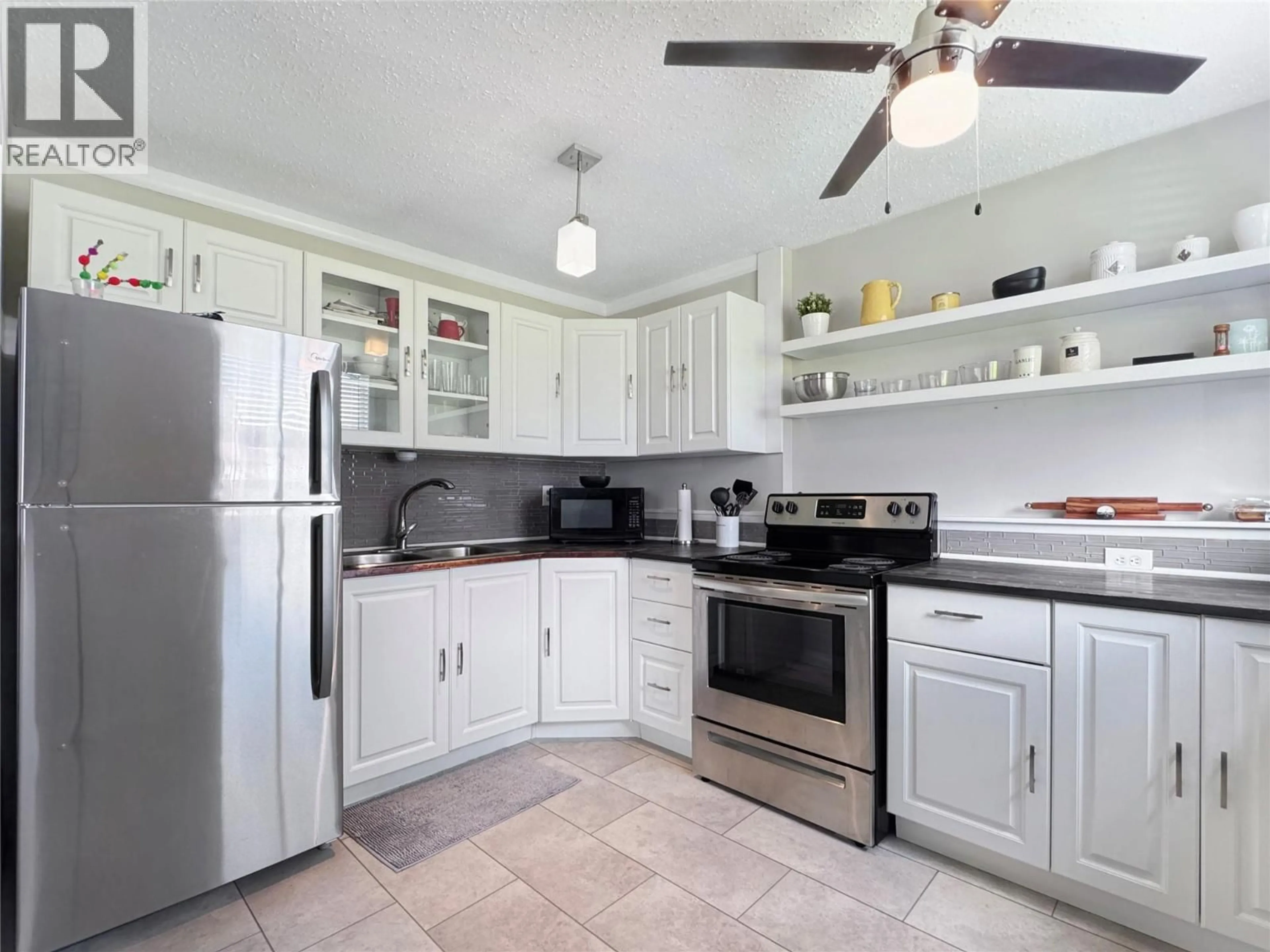 Open concept kitchen, ceramic/tile floor for 10 - 717 21 N AVENUE, Cranbrook British Columbia V1C5T9