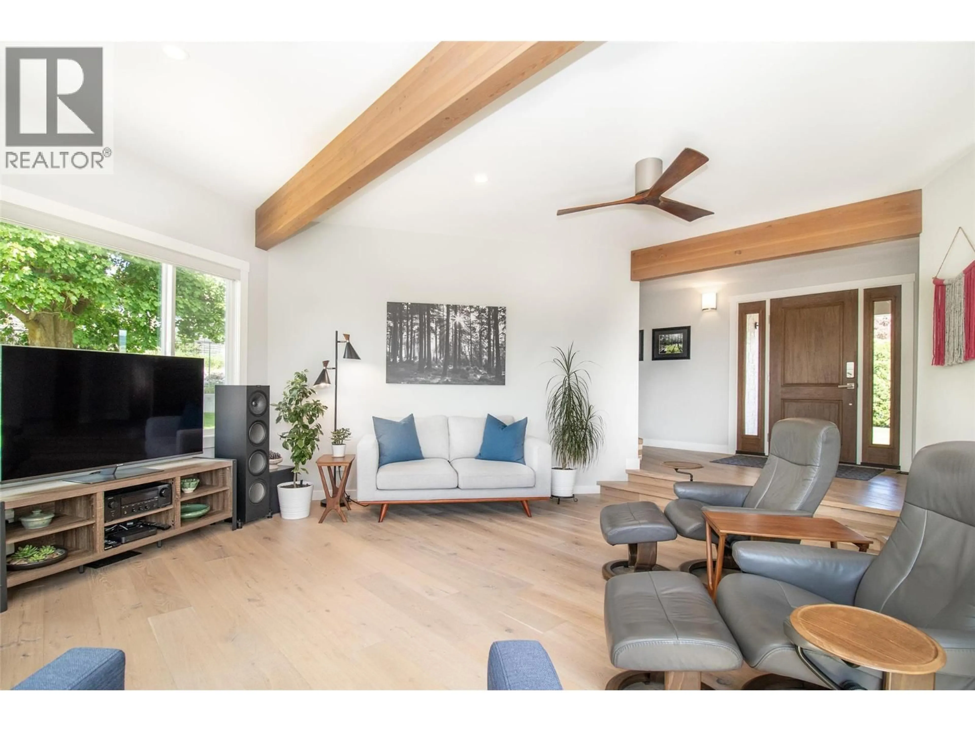 Living room with furniture, wood/laminate floor for 1716 CATHY COURT, Kelowna British Columbia V1P1L4
