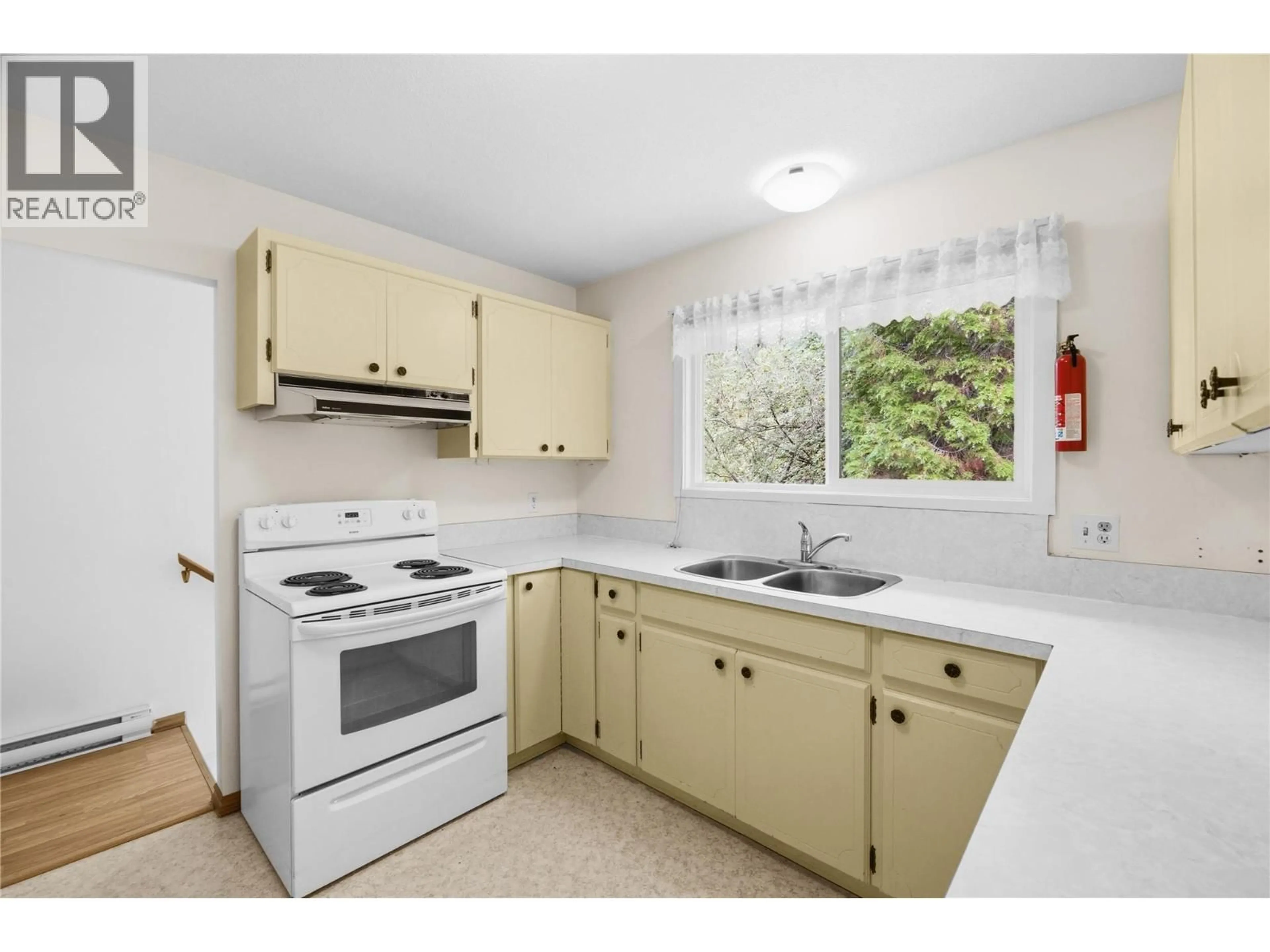 Standard kitchen, unknown for 1280 DEBECK ROAD, Penticton British Columbia V2A3Z4