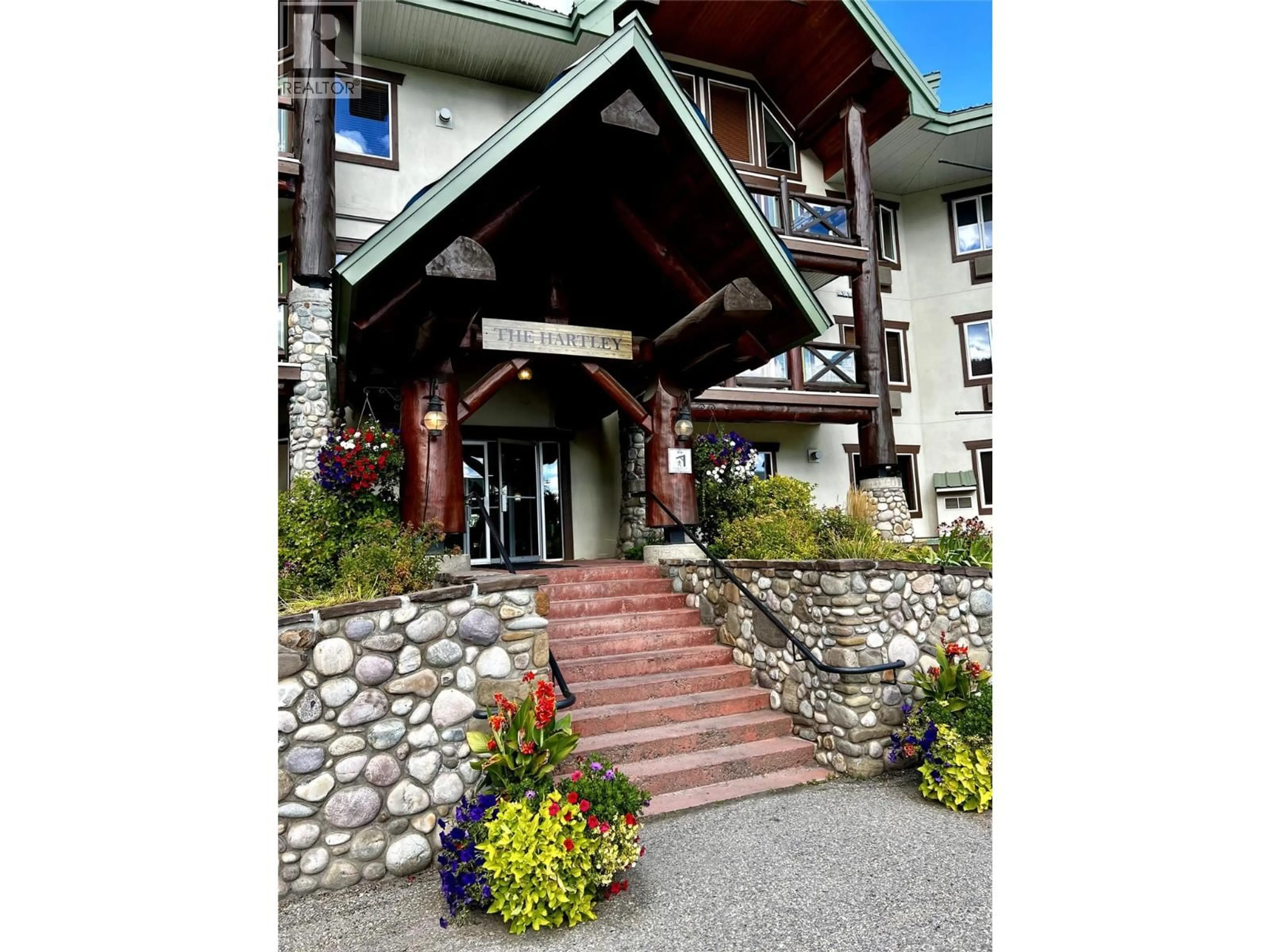 Indoor foyer for 2108B - 5350 HIGHLINE DRIVE, Fernie British Columbia V0B1M6