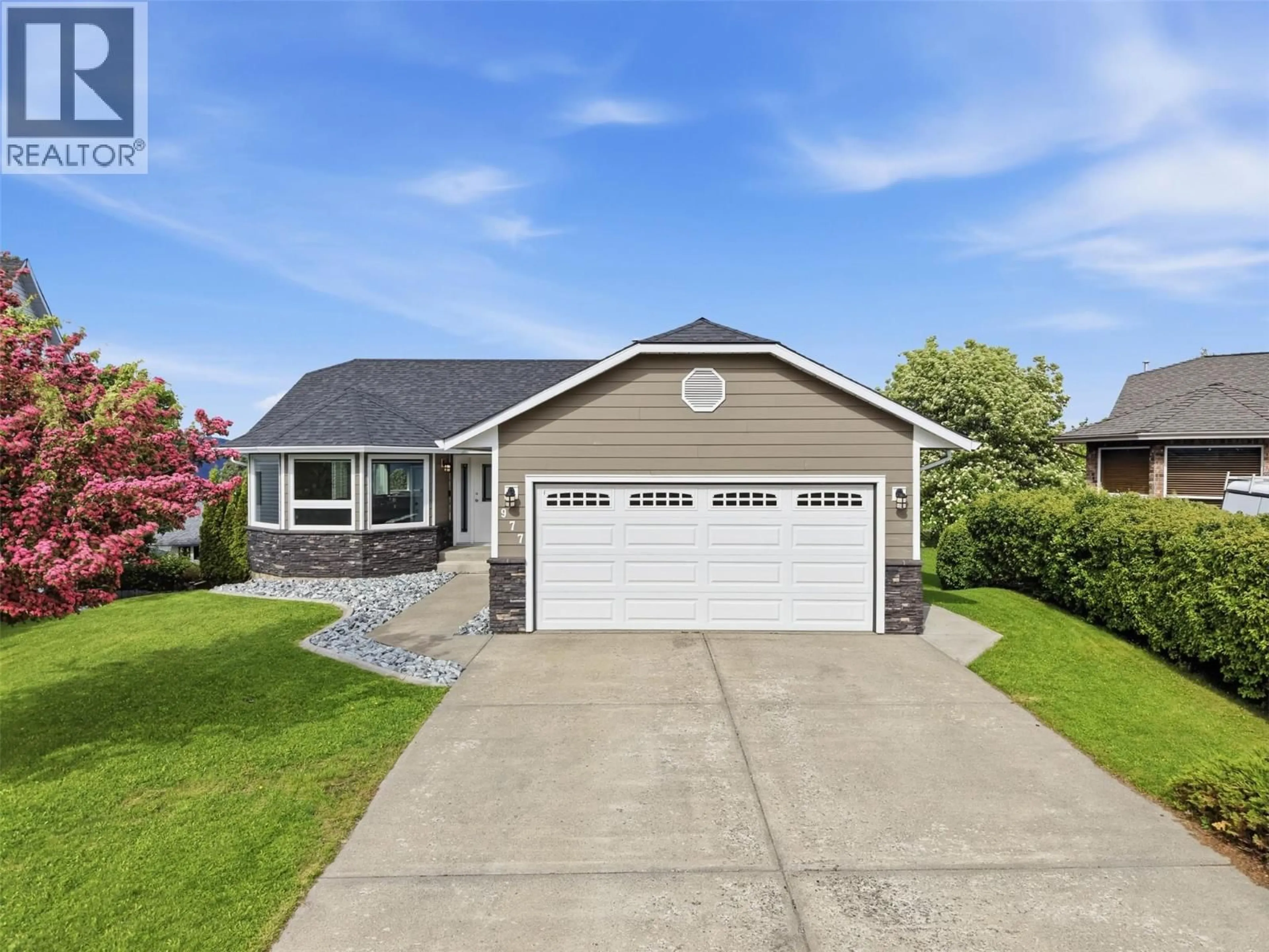 Home with vinyl exterior material, street for 977 GARYMEDE COURT, Kamloops British Columbia V1S1P3
