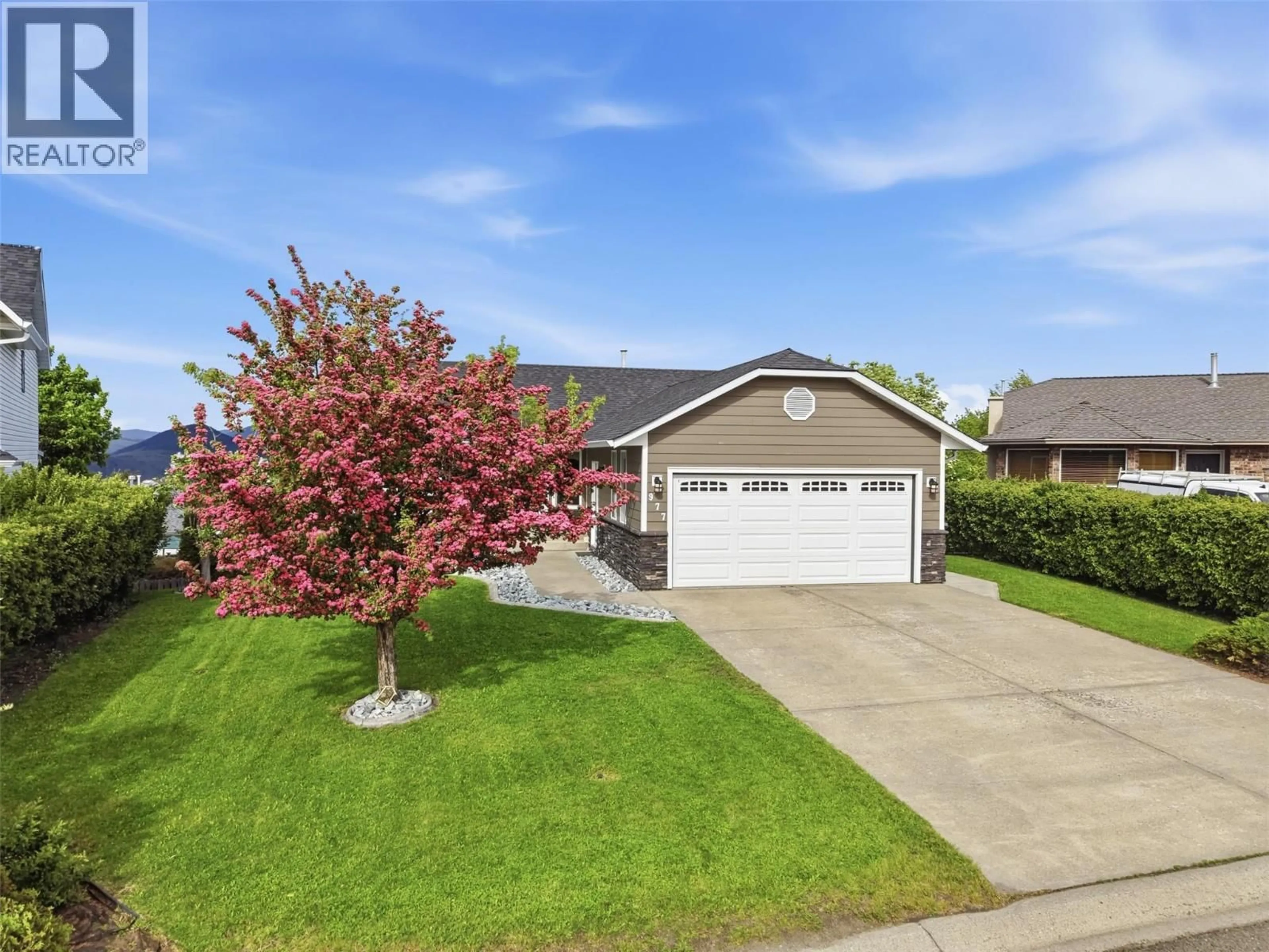 Home with vinyl exterior material, street for 977 GARYMEDE COURT, Kamloops British Columbia V1S1P3