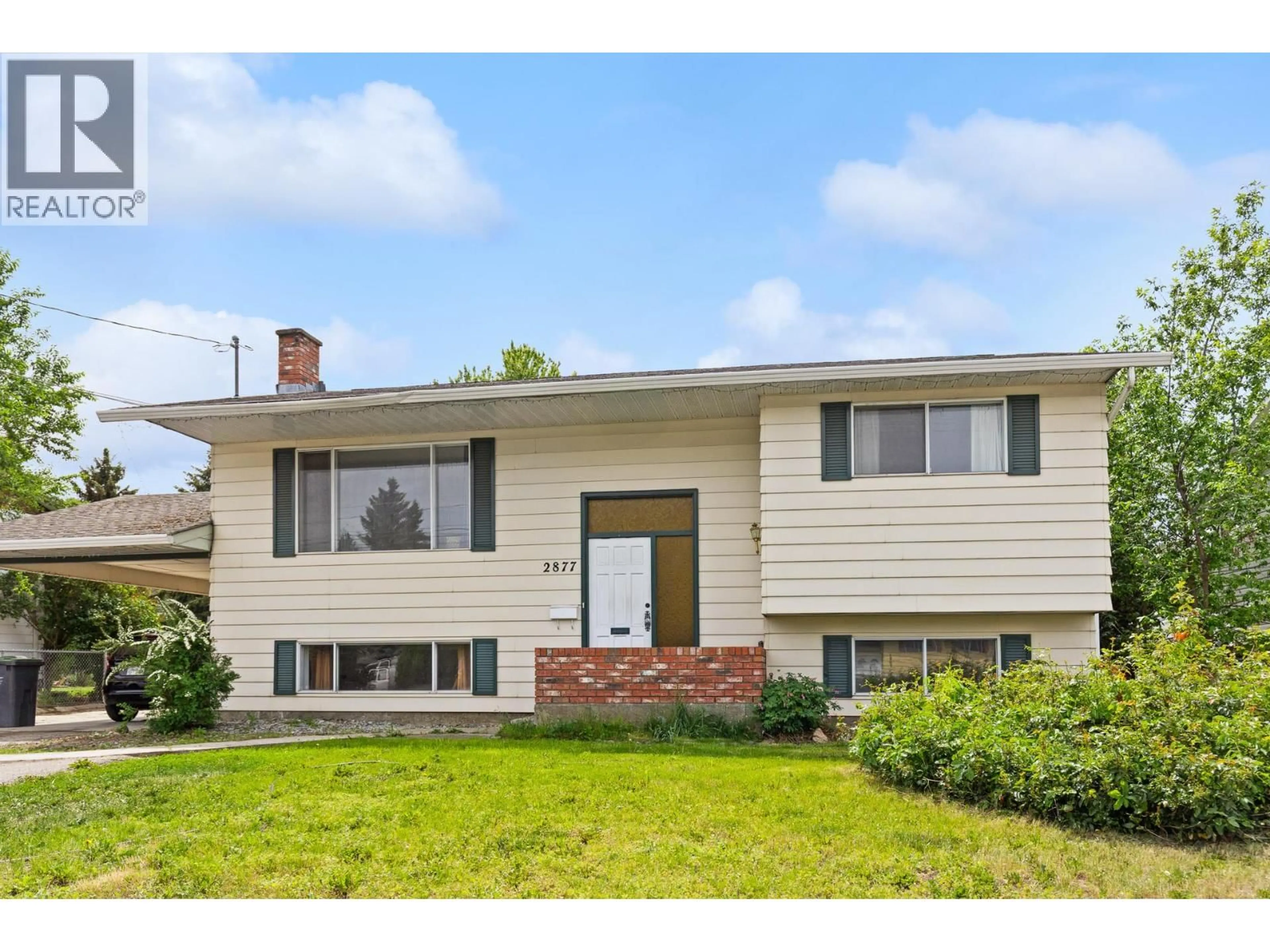 Home with vinyl exterior material, street for 2877 SPRINGFIELD ROAD, Kelowna British Columbia V1X4M5
