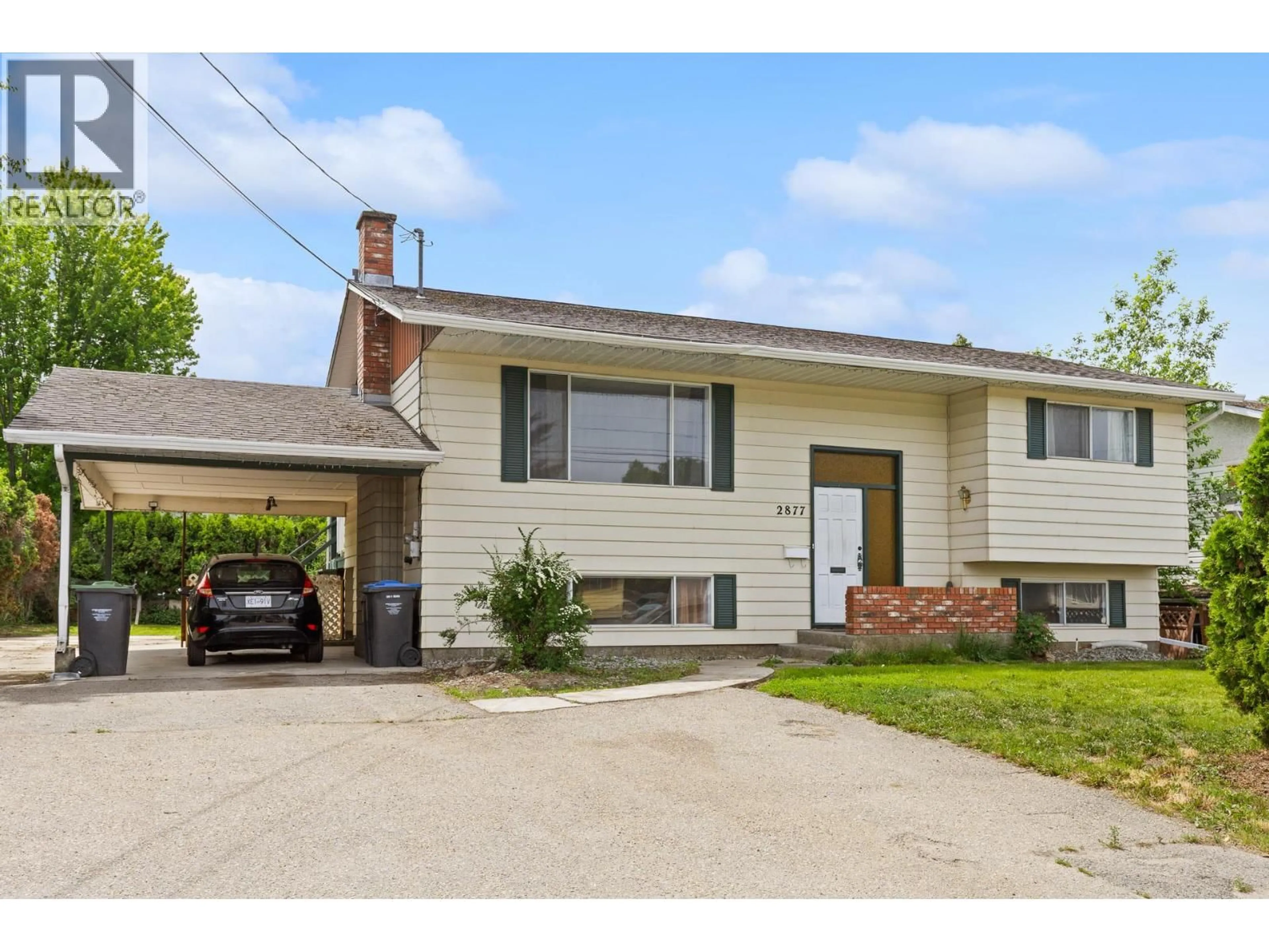 Home with vinyl exterior material, street for 2877 SPRINGFIELD ROAD, Kelowna British Columbia V1X4M5