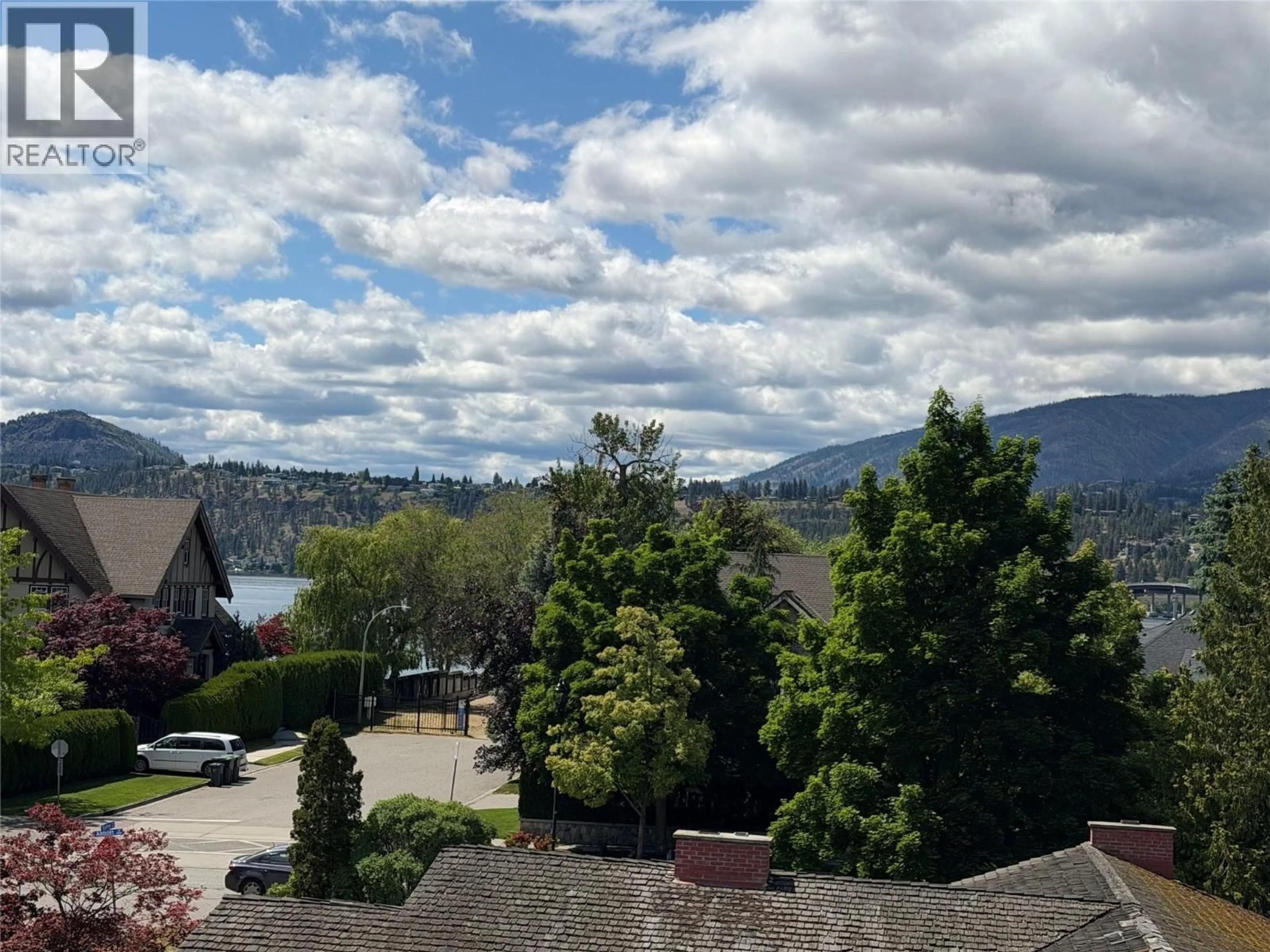 A pic from outside/outdoor area/front of a property/back of a property/a pic from drone, mountain view for 2041 ABBOTT STREET, Kelowna British Columbia V1Y1C4