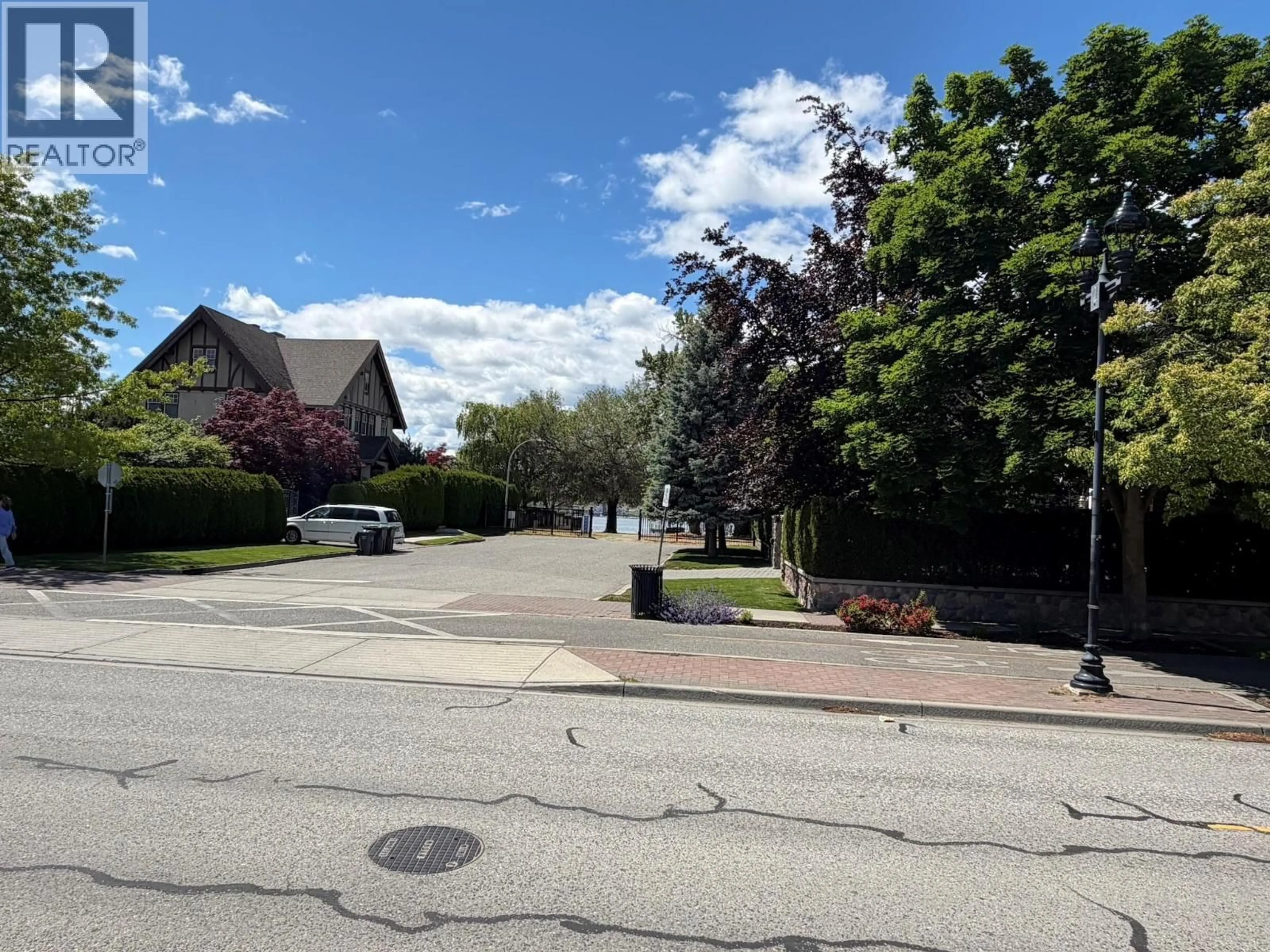 A pic from outside/outdoor area/front of a property/back of a property/a pic from drone, street for 2041 ABBOTT STREET, Kelowna British Columbia V1Y1C4