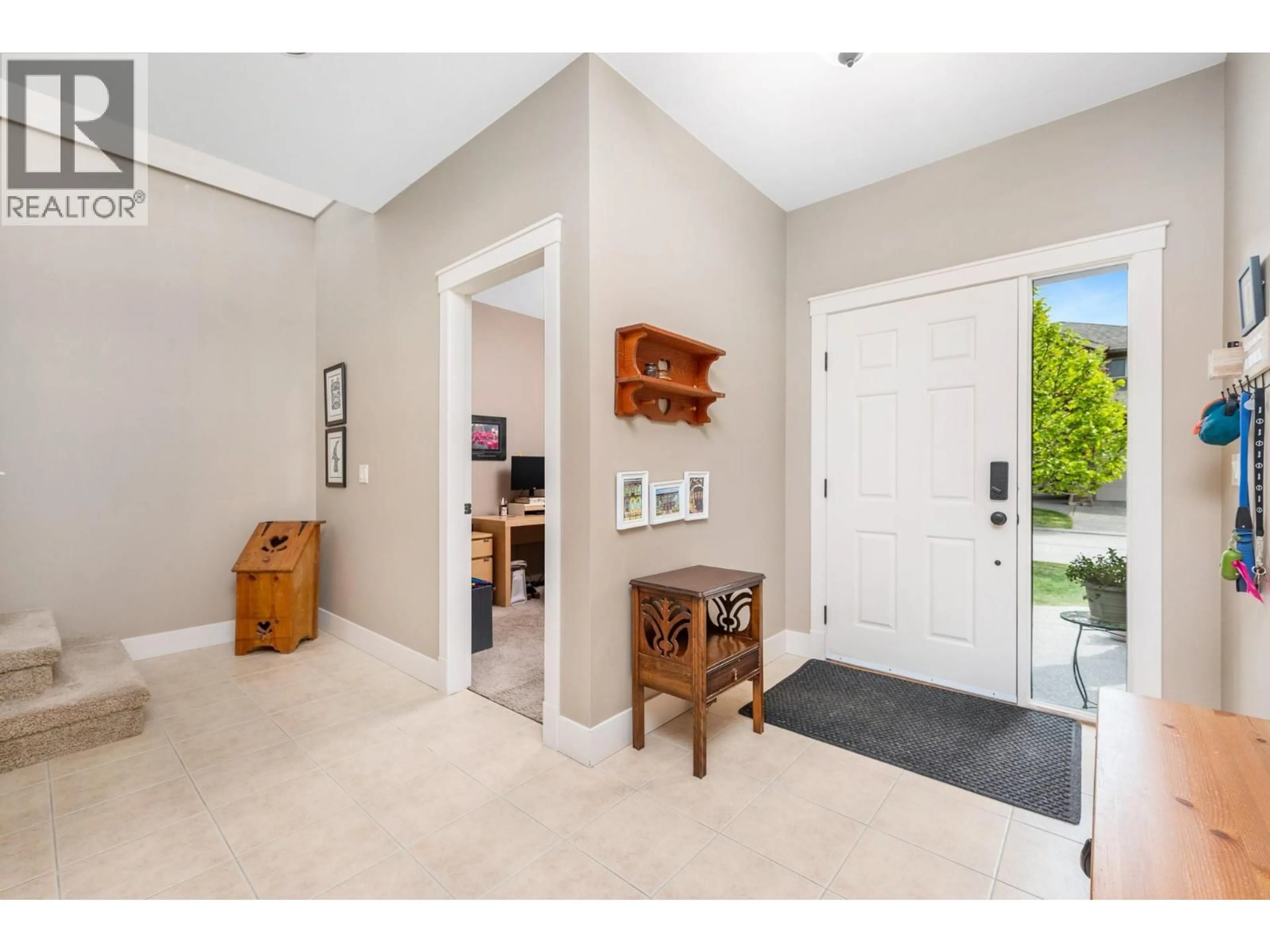 Indoor entryway for 134 - 9875 SELKIRK DRIVE, Coldstream British Columbia V1B4C4