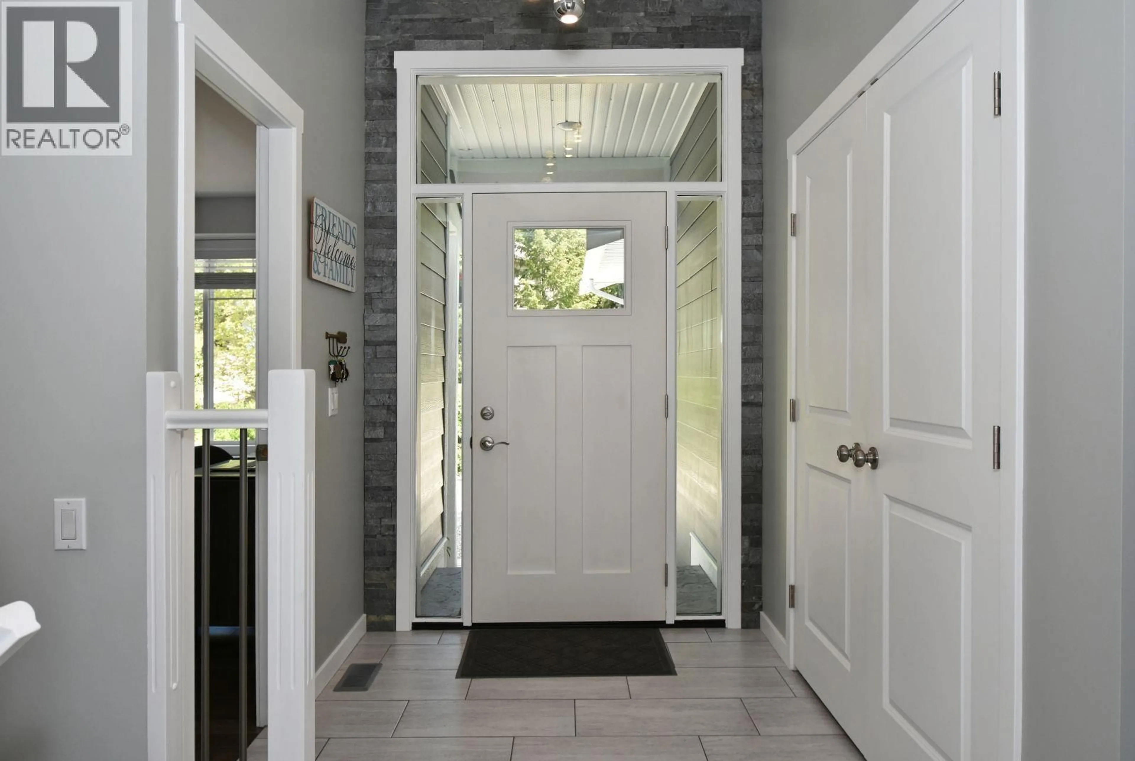Indoor entryway for 38 - 2592 ALPEN PARADIES ROAD, Blind Bay British Columbia V0E1H1